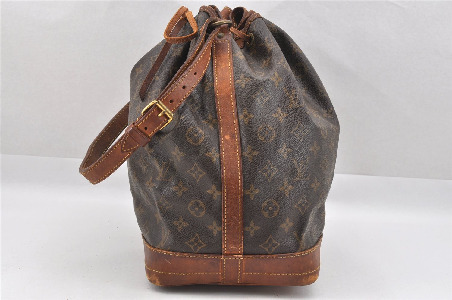 Authentic Louis Vuitton Monogram Noe Shoulder Drawstring Bag M42224 LV 8787I