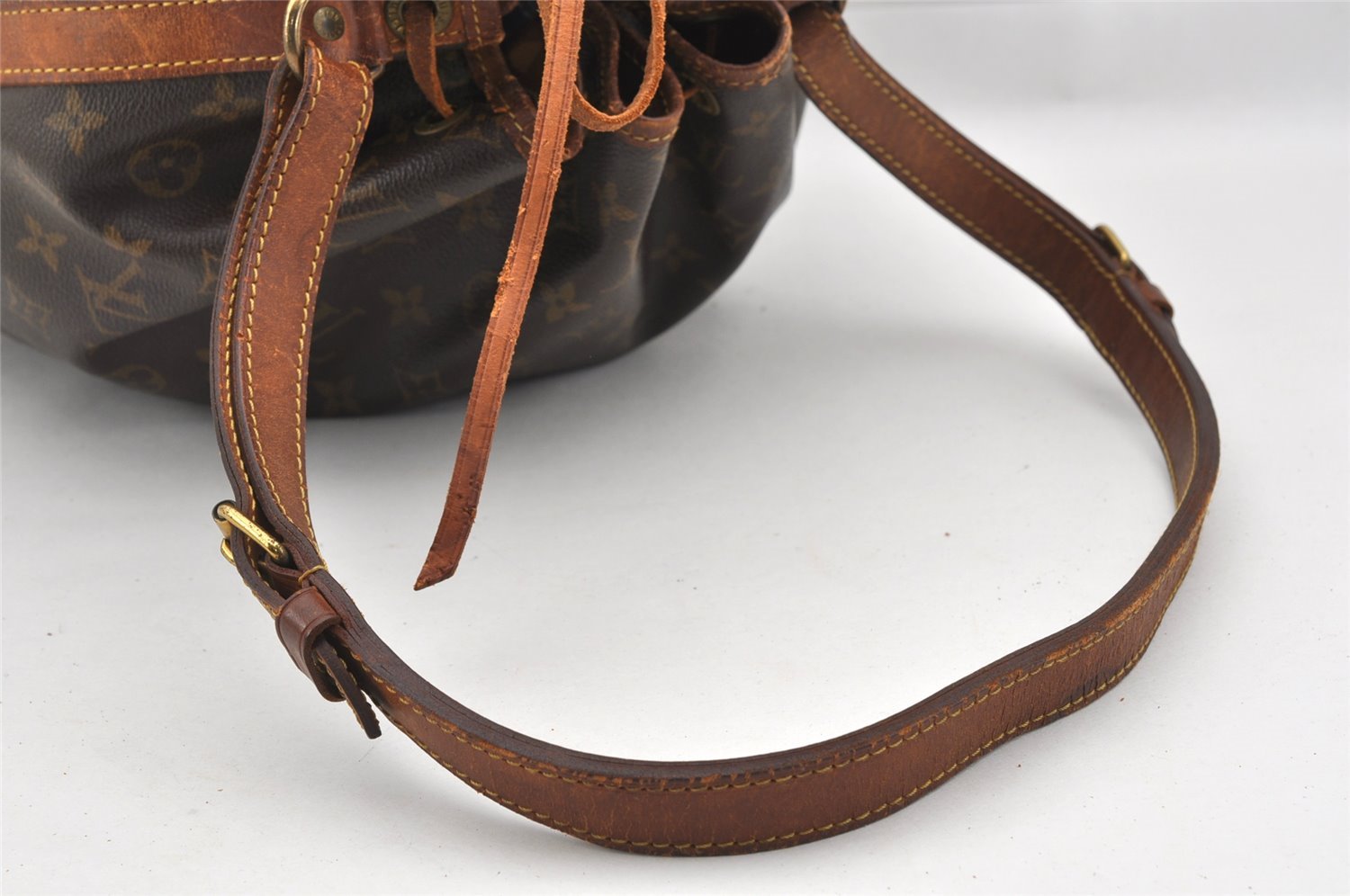 Authentic Louis Vuitton Monogram Noe Shoulder Drawstring Bag M42224 LV 8787I