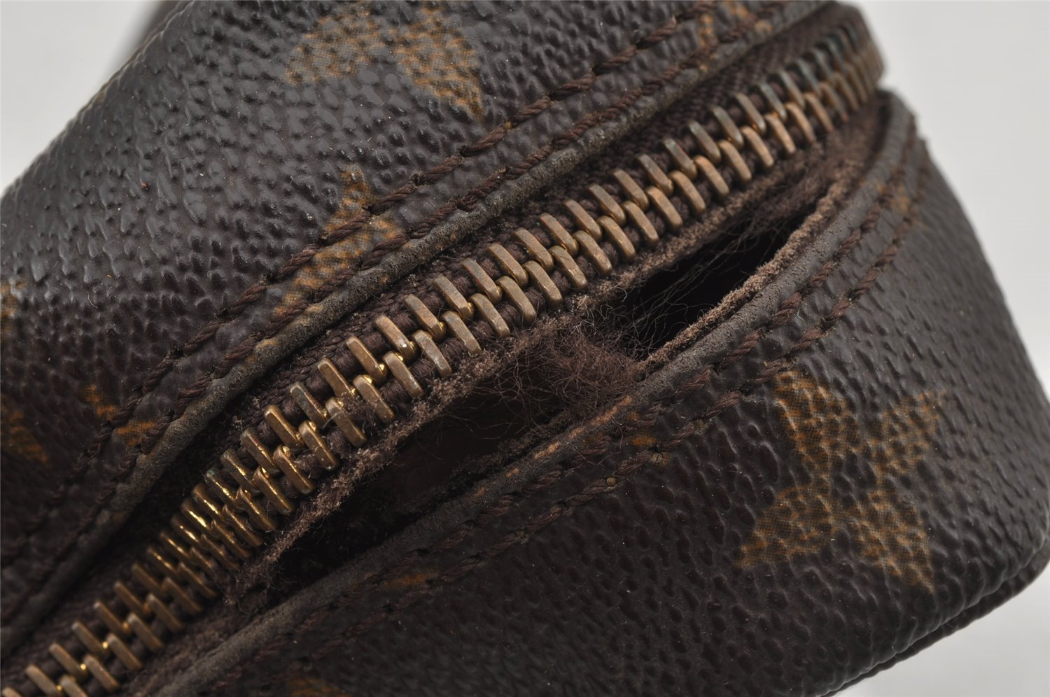 Auth Louis Vuitton Monogram Trousse Toilette 23 Clutch Hand Bag M47524 LV 8788I