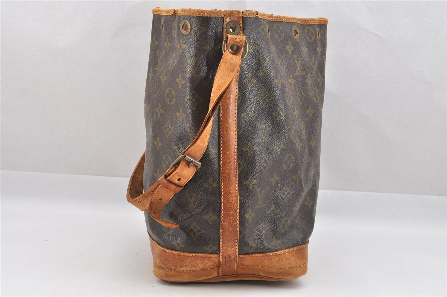 Authentic Louis Vuitton Monogram Noe Shoulder Drawstring Bag M42224 LV 8789I