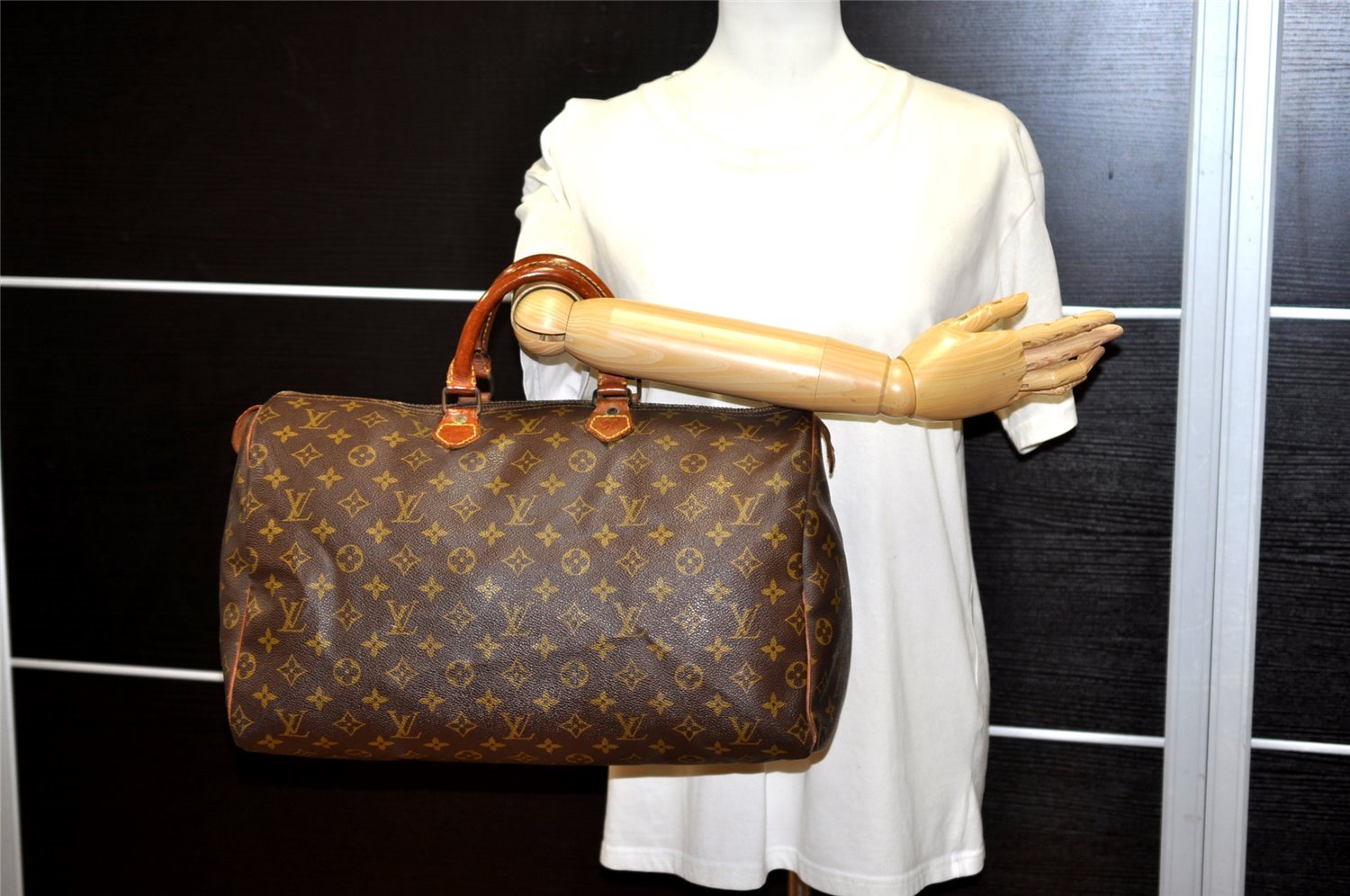 Authentic Louis Vuitton Monogram Speedy 40 Hand Boston Bag Old Model LV 8793I