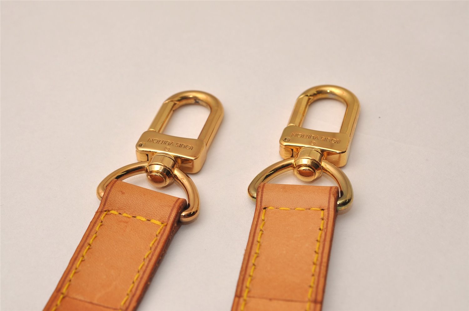 Authentic Louis Vuitton Leather Shoulder Strap Beige 40.4-47.6