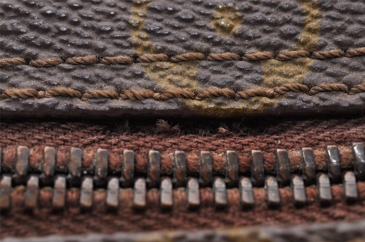 Authentic Louis Vuitton Monogram Papillon 26 Hand Bag Old Model LV 8801I