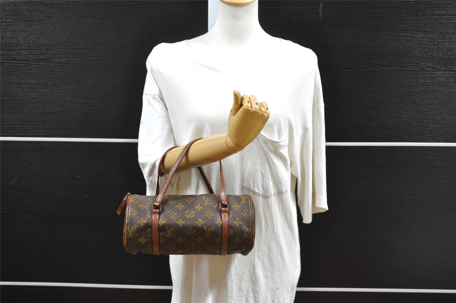 Authentic Louis Vuitton Monogram Papillon 26 Hand Bag Old Model LV 8801I