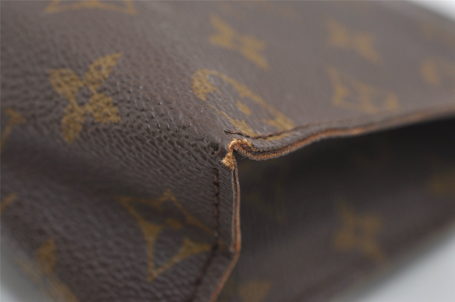 Auth Louis Vuitton Monogram Poche Toilette 26 Cosmetics Pouch Old Model LV 8803I