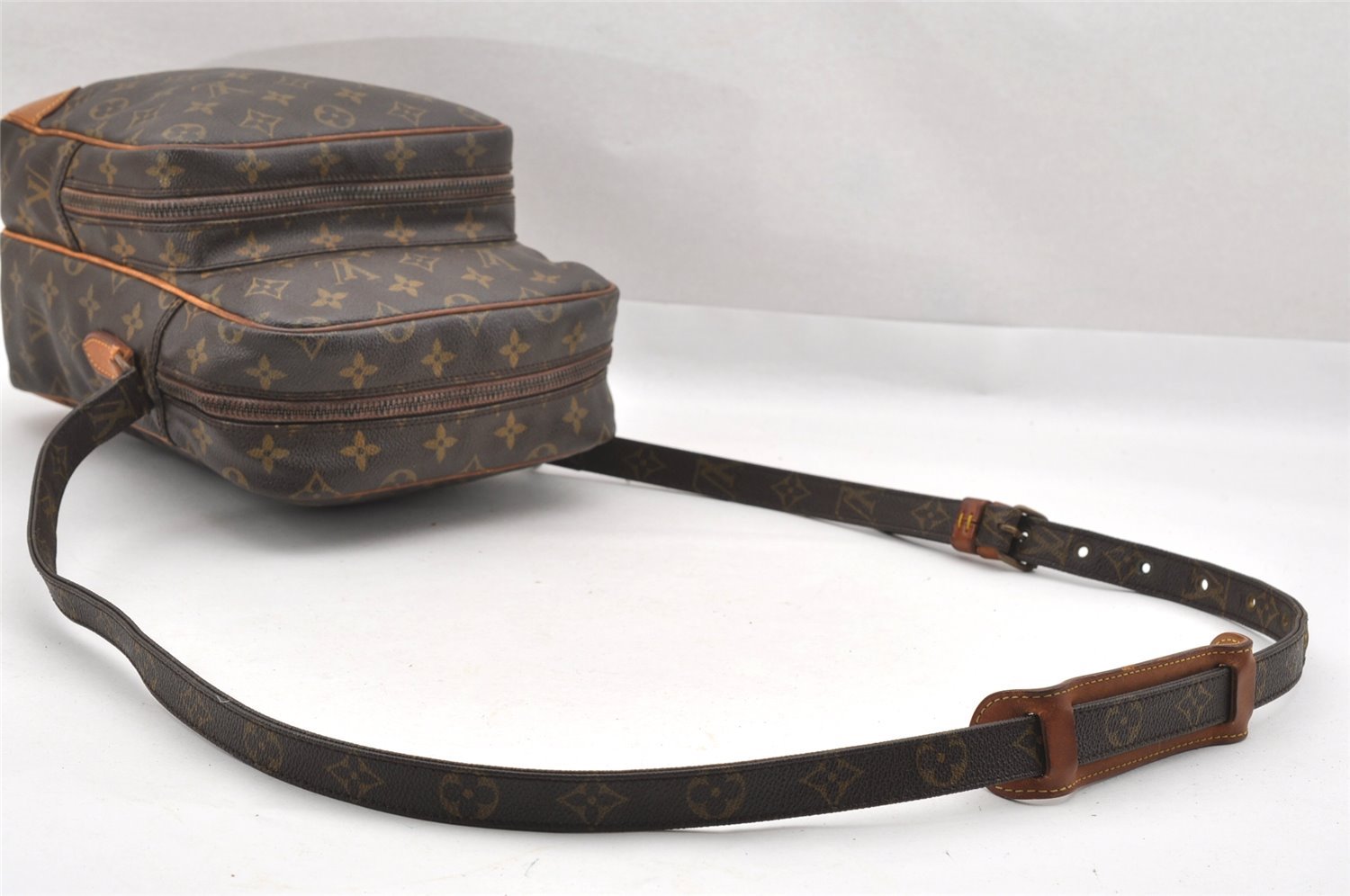 Authentic Louis Vuitton Monogram Amazone GM Shoulder Cross Bag M45232 Junk 8809I