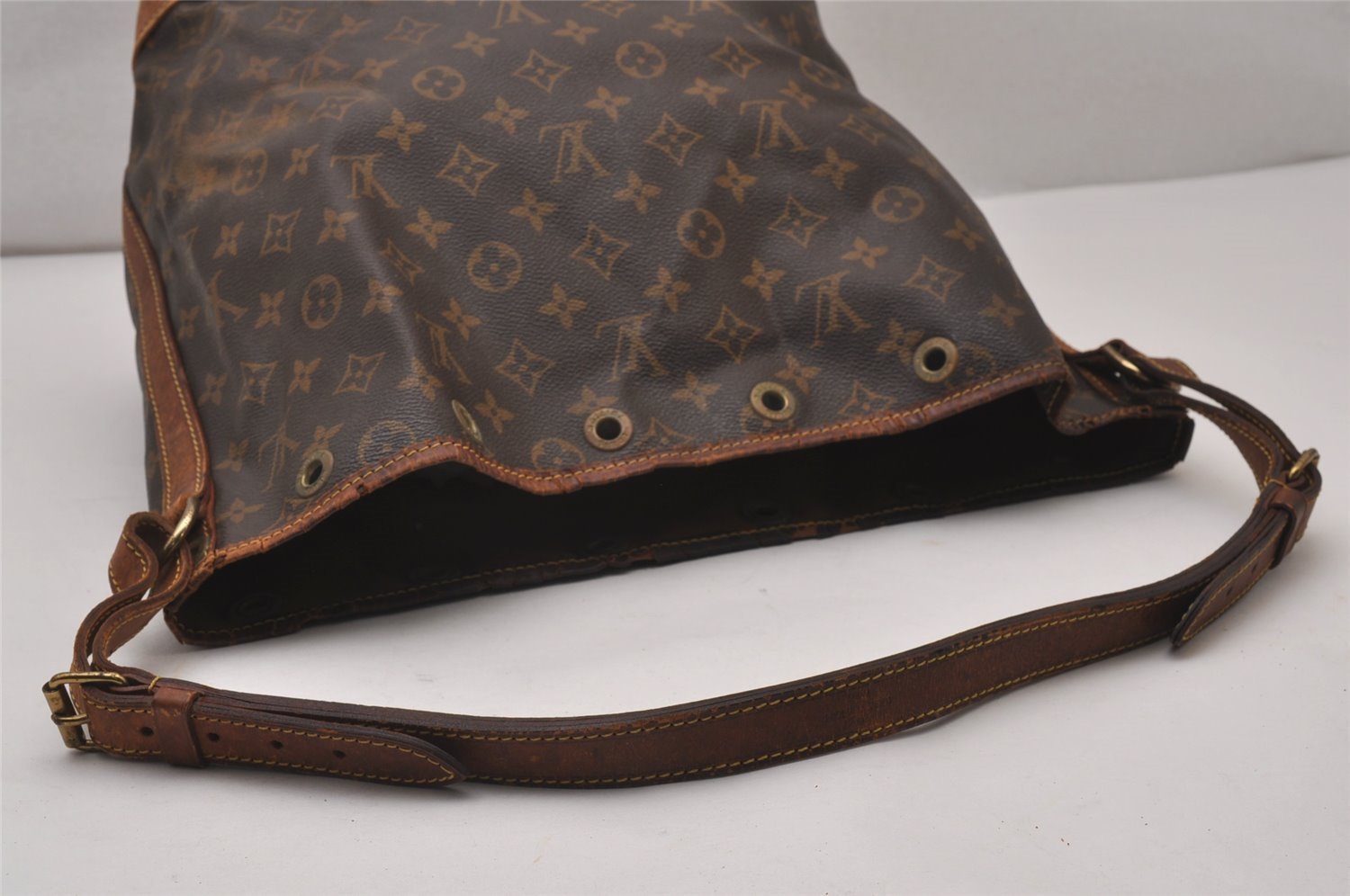 Authentic Louis Vuitton Monogram Noe Shoulder Drawstring Bag M42224 LV 8810I