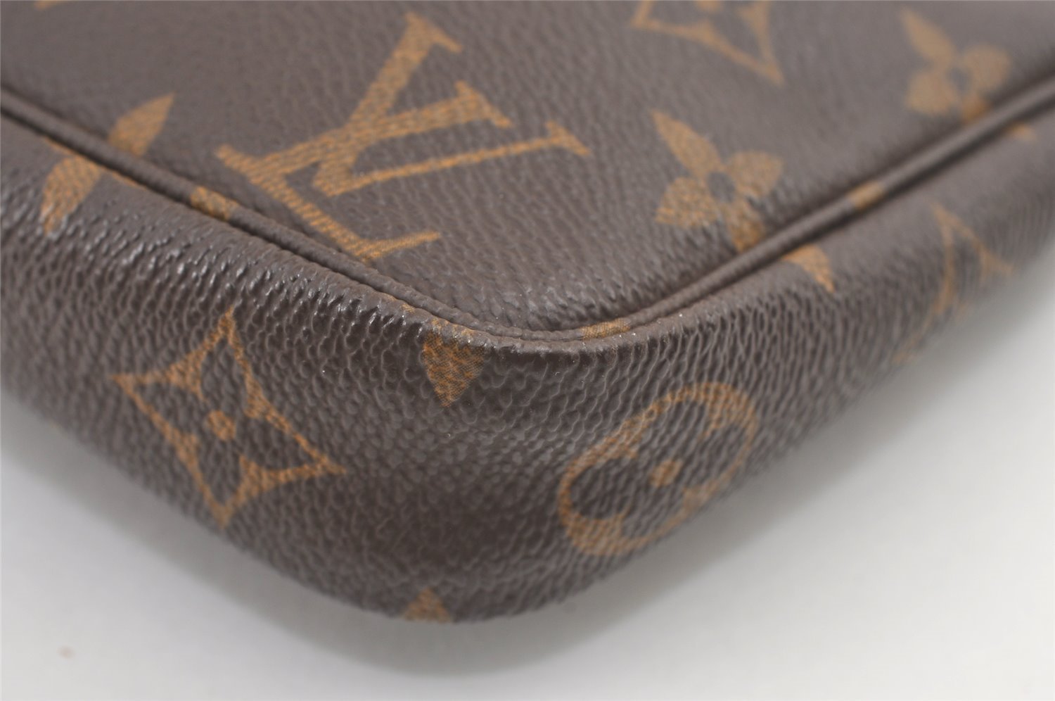 Authentic Louis Vuitton Monogram Pochette Accessoires Shoulder Cross Pouch 8812J