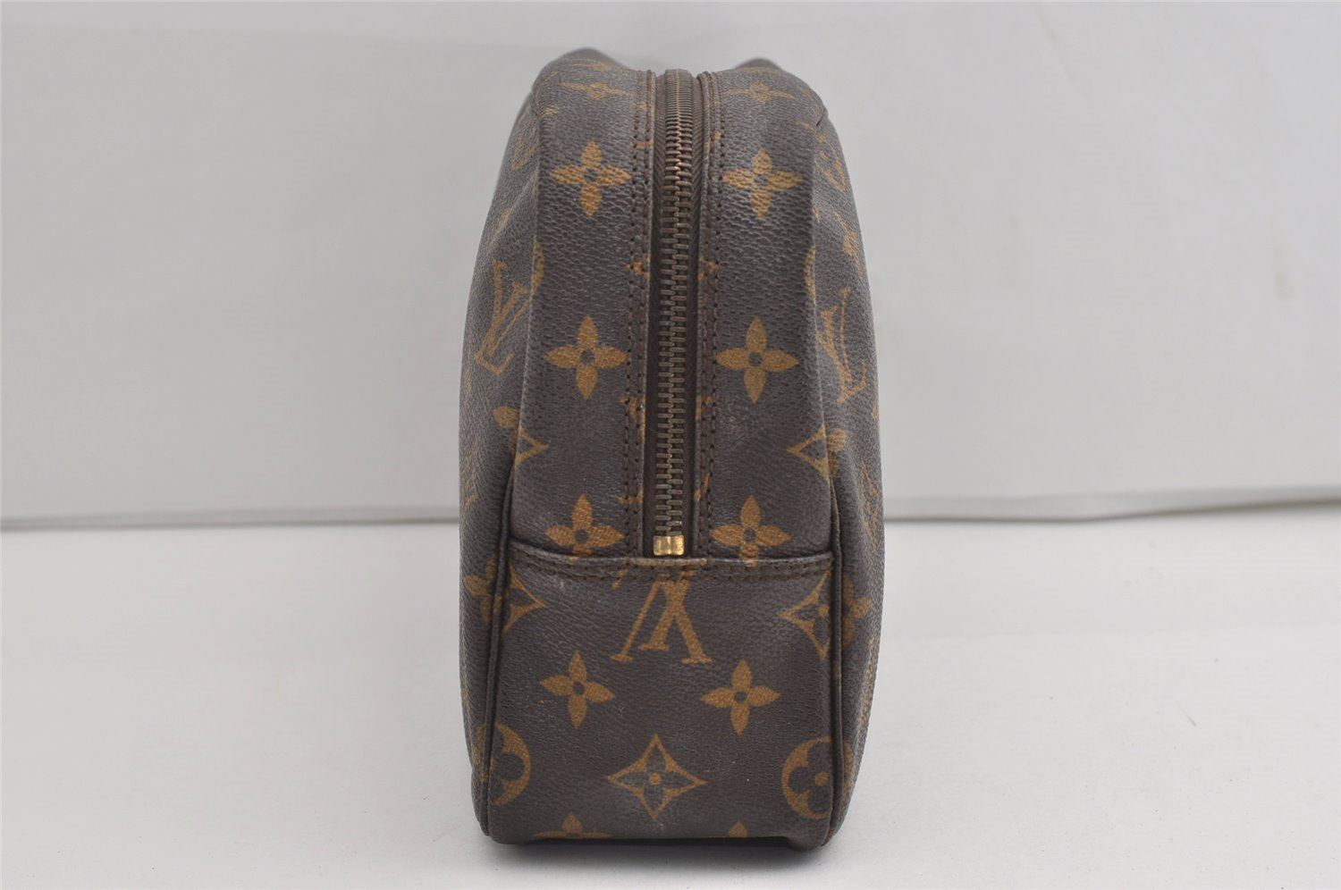 Auth Louis Vuitton Monogram Trousse Toilette 28 Clutch Hand Bag M47522 LV 8815I