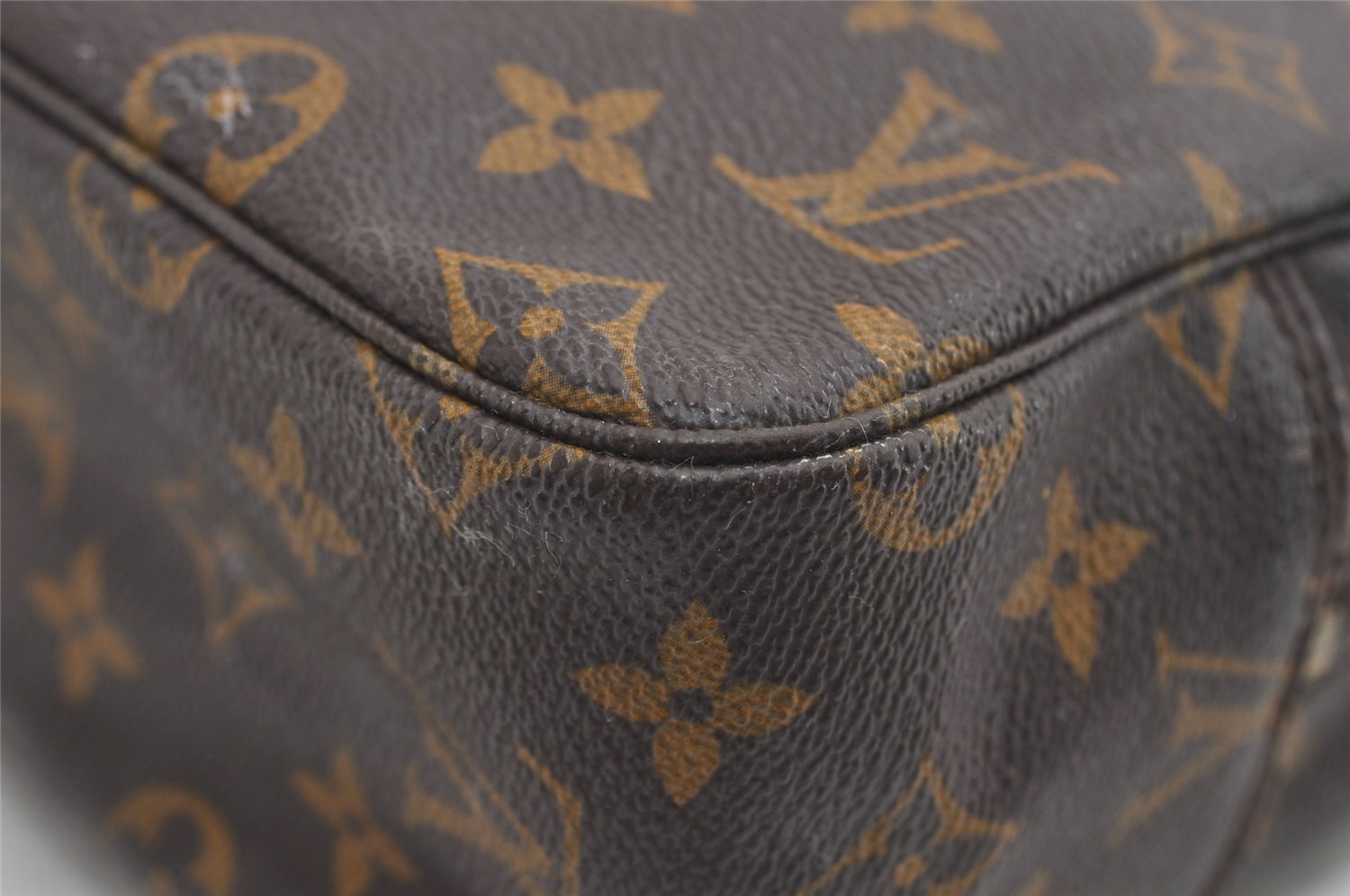 Auth Louis Vuitton Monogram Trousse Toilette 28 Clutch Hand Bag M47522 LV 8815I