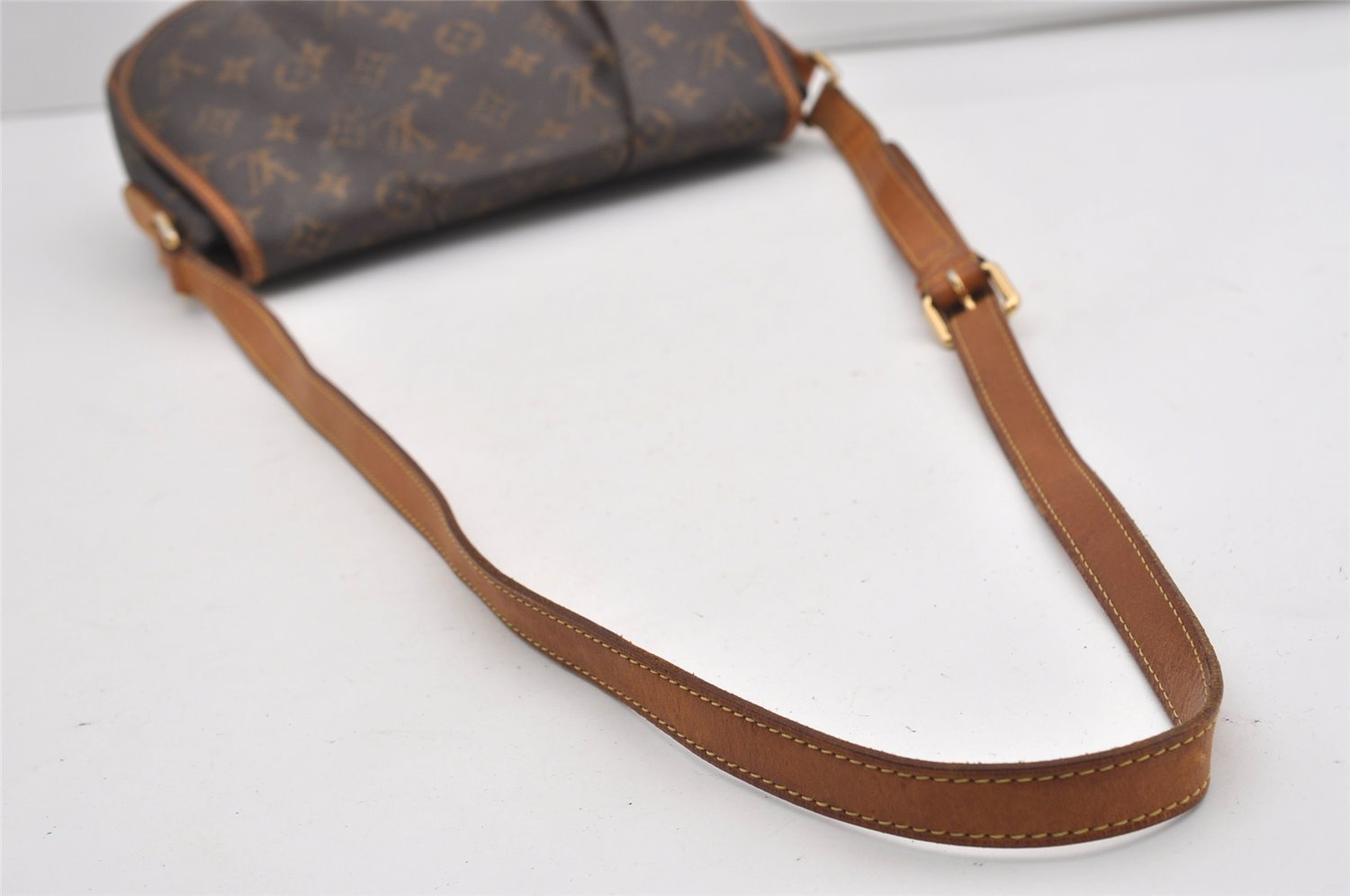 Authentic Louis Vuitton Monogram Menilmontant PM M40474 Shoulder Cross Bag 8831I