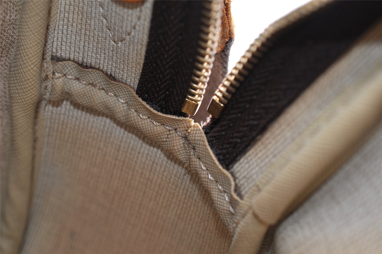 Authentic Louis Vuitton Monogram Reporter PM Shoulder Bag M45254 Junk 8832I