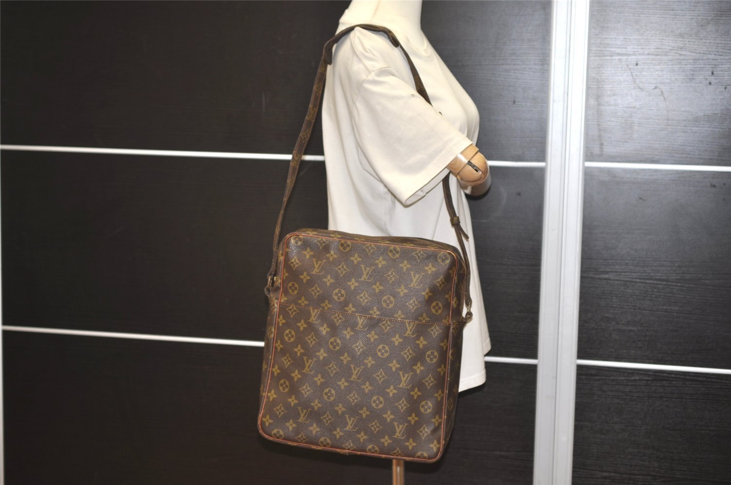 Authentic Louis Vuitton Monogram Marceau Shoulder Cross Body Bag Old Model 8835I