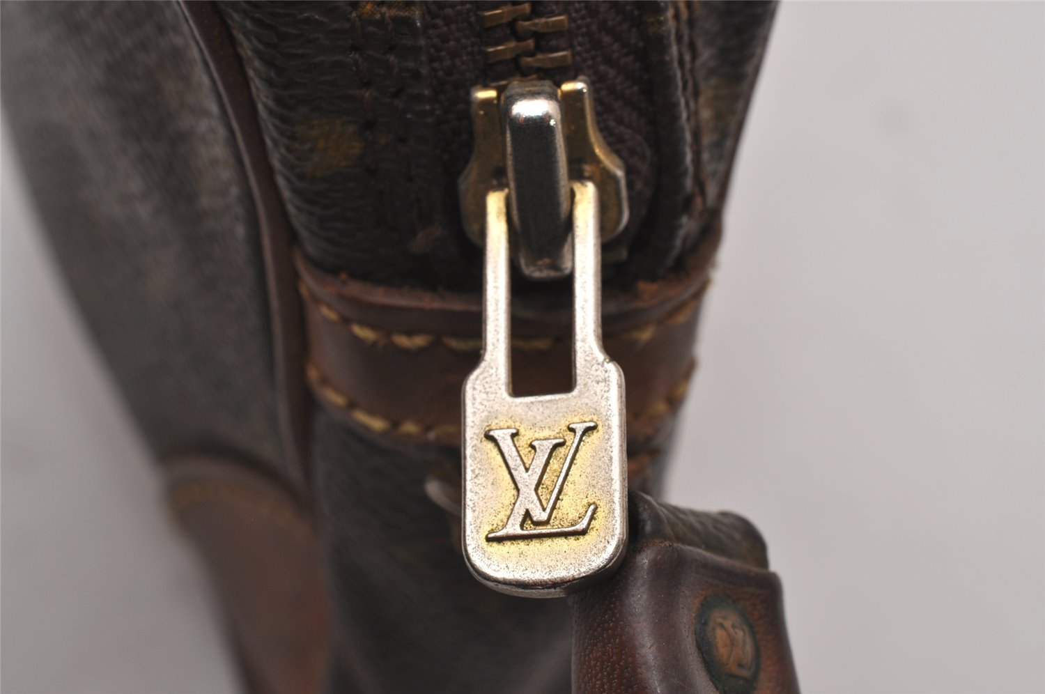 Auth Louis Vuitton Monogram Marly Dragonne PM Clutch Hand Bag Old Model LV 8836I