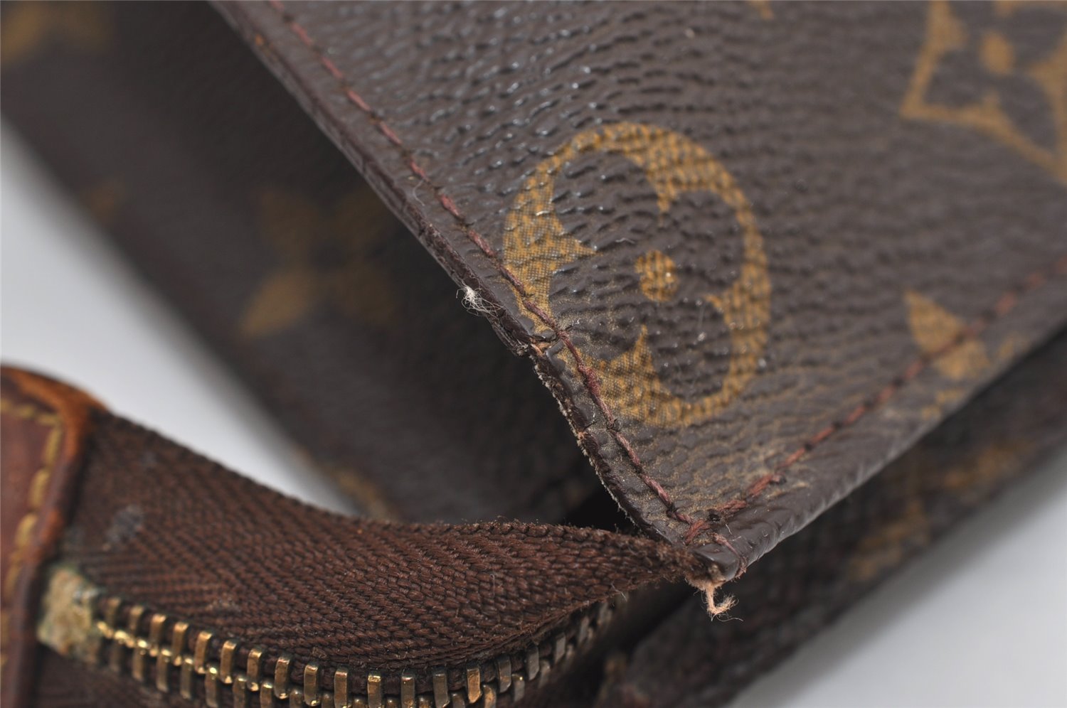 Authentic Louis Vuitton Monogram Poche Toilette 26 M47542 Cosmetics Pouch 8842I