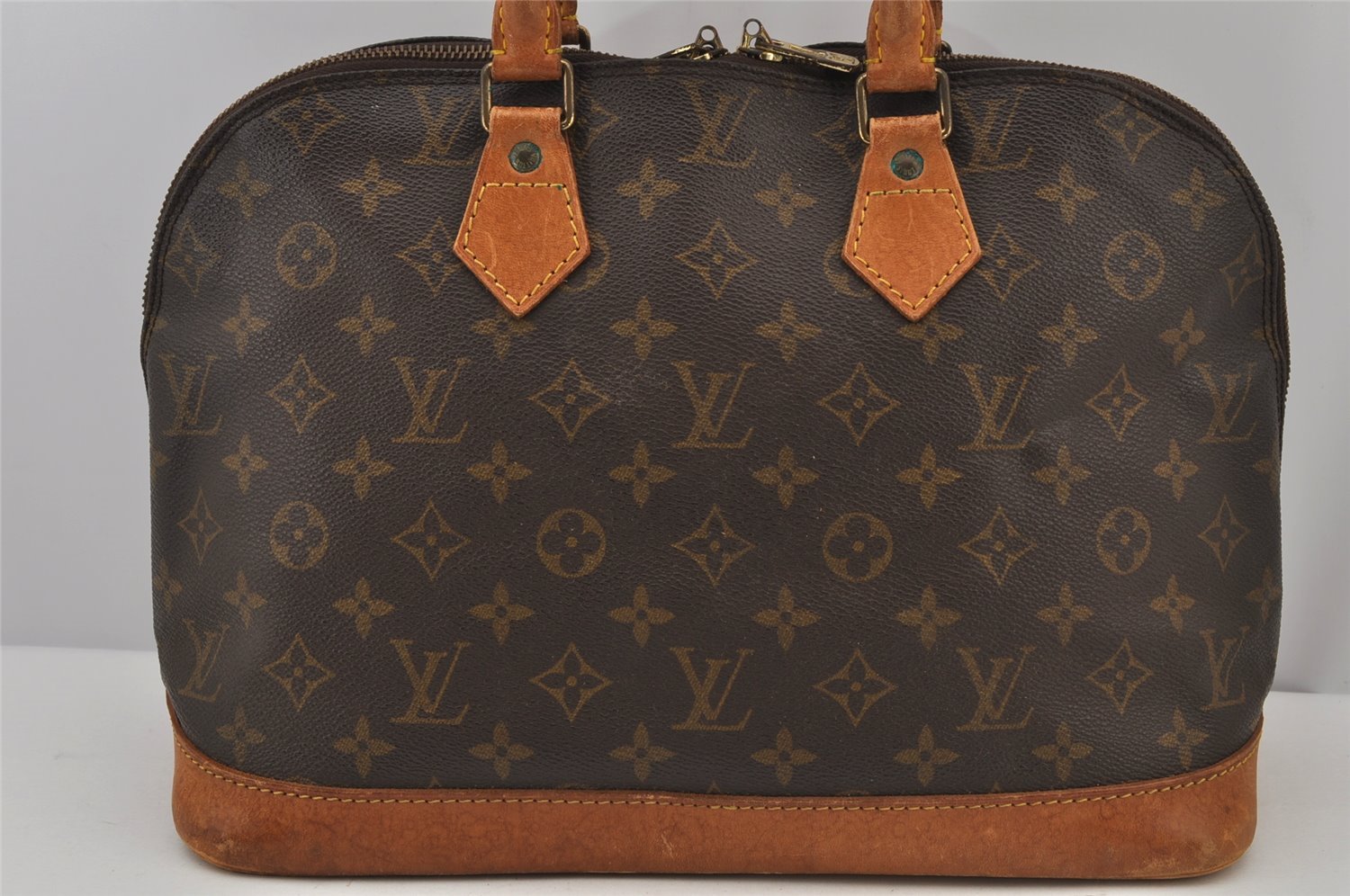 Authentic Louis Vuitton Monogram Alma Hand Bag Purse M51130 LV 8845J