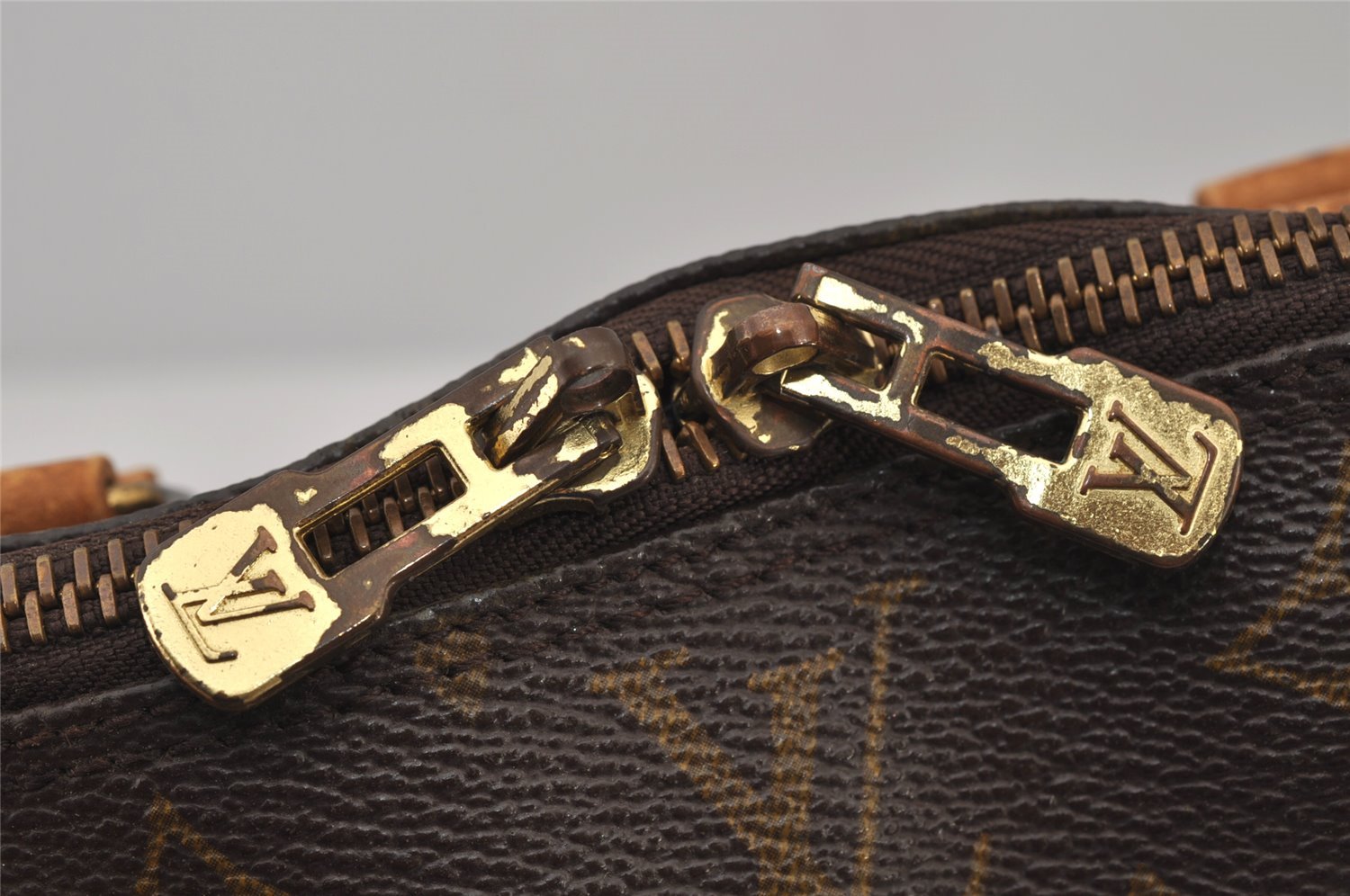 Authentic Louis Vuitton Monogram Alma Hand Bag Purse M51130 LV 8845J