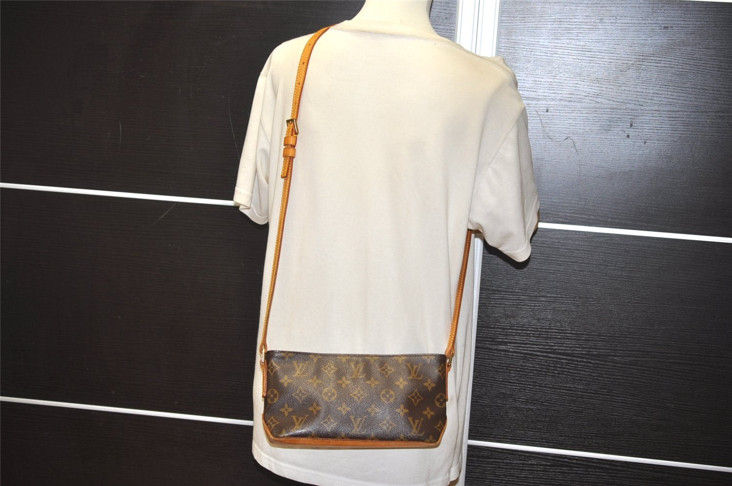 Authentic Louis Vuitton Monogram Trotteur Shoulder Cross Bag M51240 LV 8853J