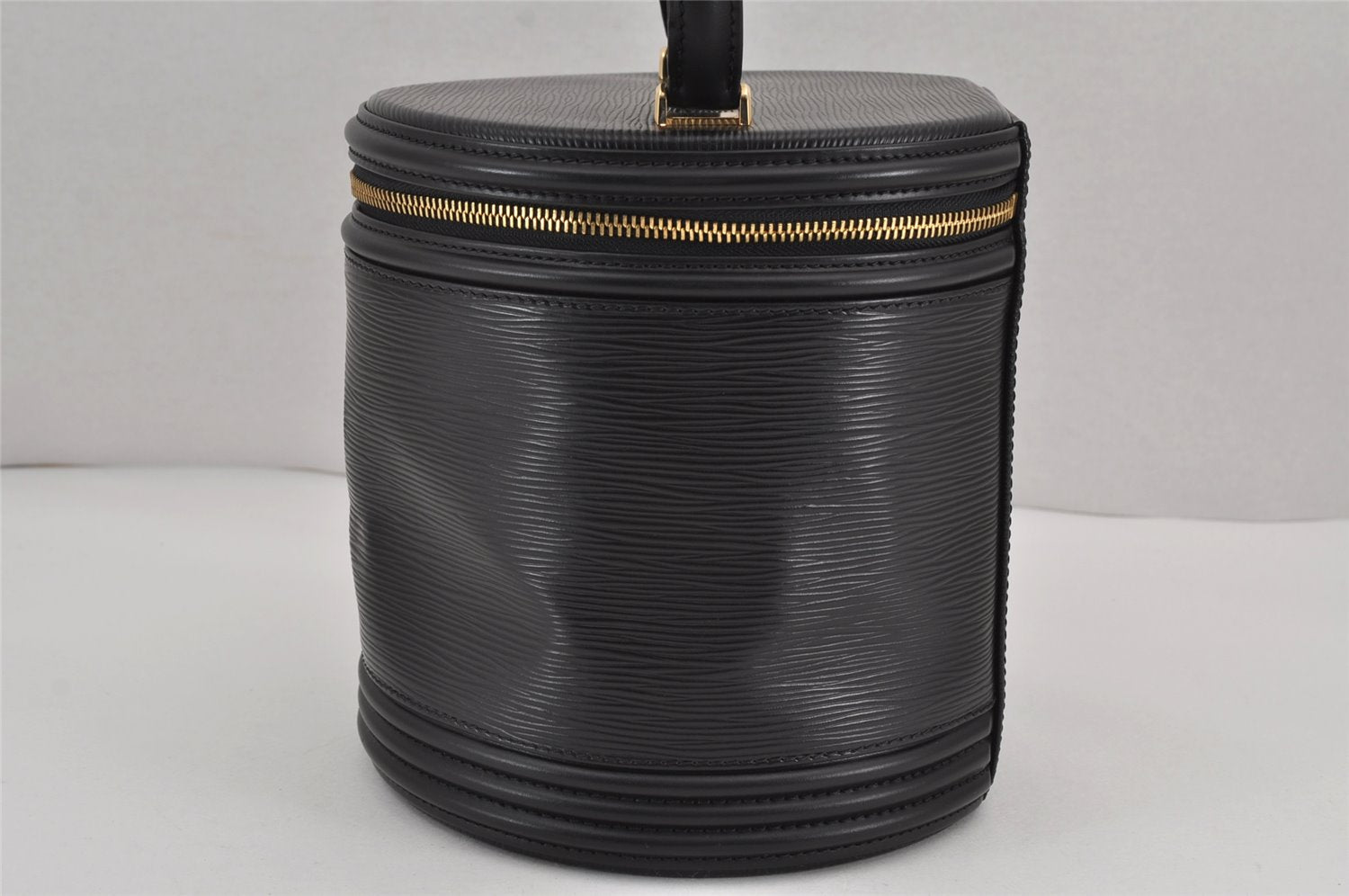 Authentic Louis Vuitton Epi Cannes Cosmetic Hand Bag Purse Black M48032 LV 8854J