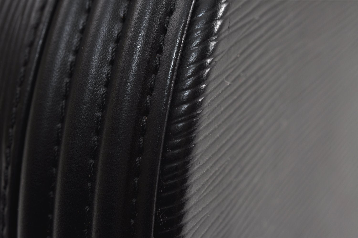 Authentic Louis Vuitton Epi Cannes Cosmetic Hand Bag Purse Black M48032 LV 8854J