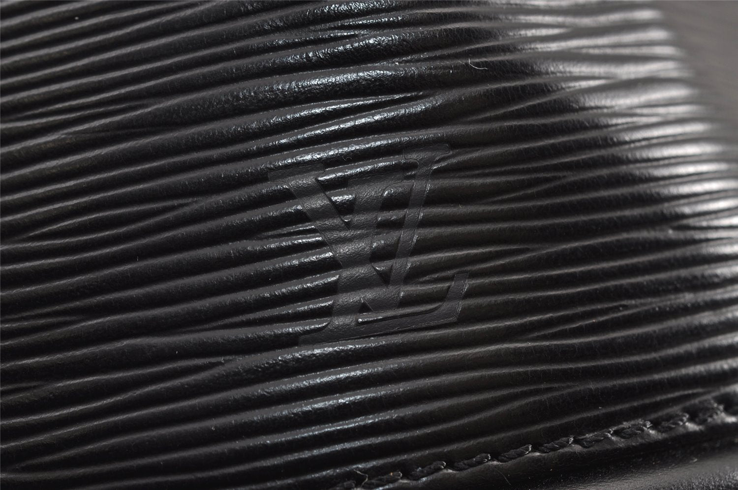 Authentic Louis Vuitton Epi Cannes Cosmetic Hand Bag Purse Black M48032 LV 8854J