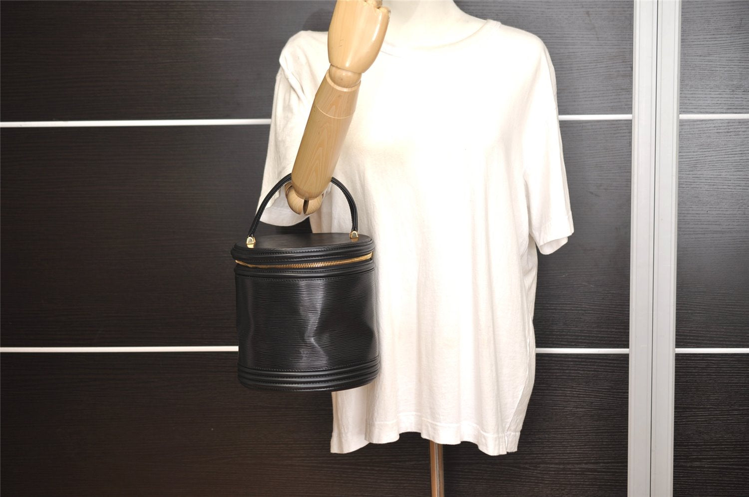 Authentic Louis Vuitton Epi Cannes Cosmetic Hand Bag Purse Black M48032 LV 8854J