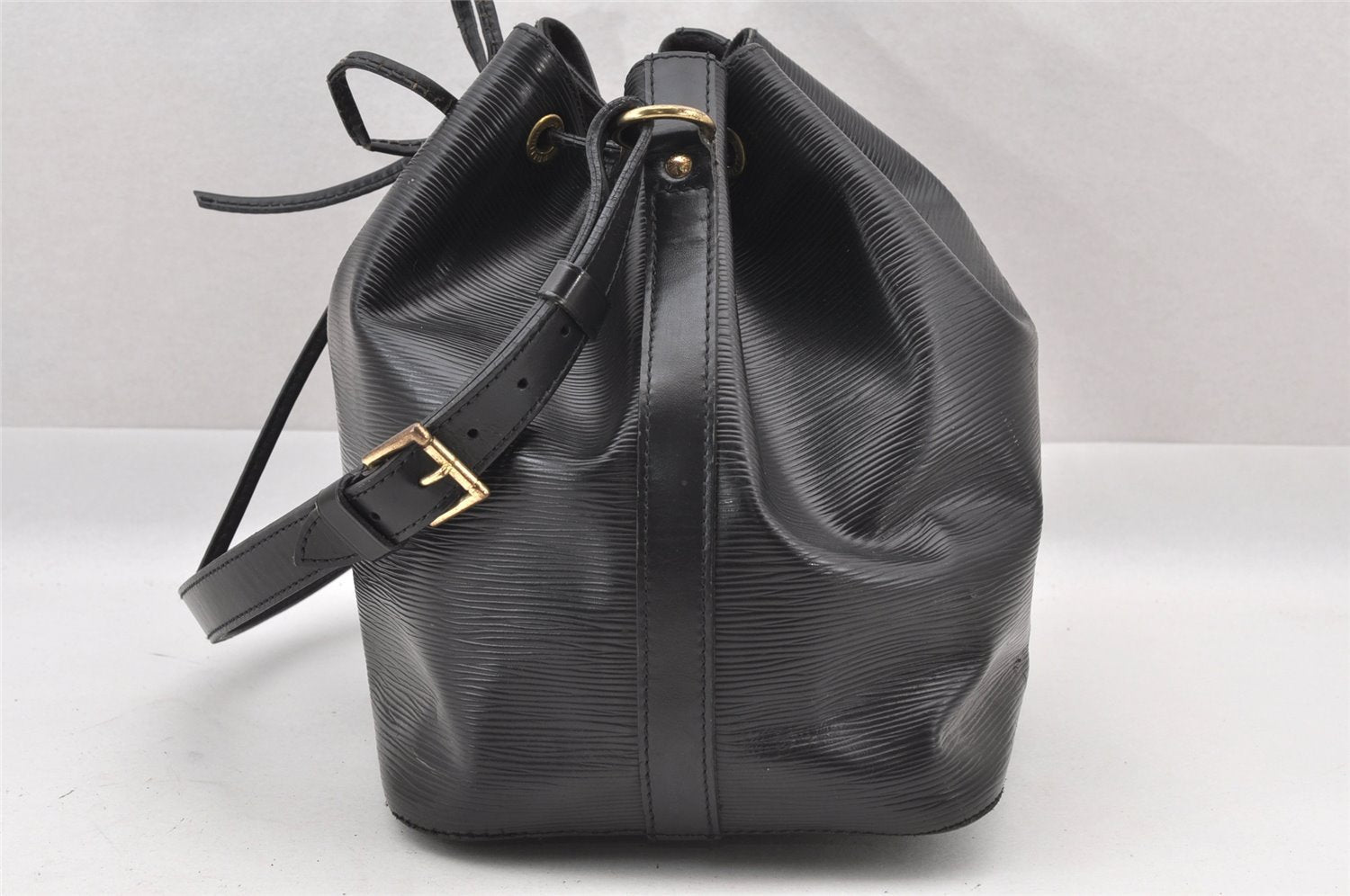 Authentic Louis Vuitton Epi Petit Noe Shoulder Drawstring Bag M59012 Black 8855I