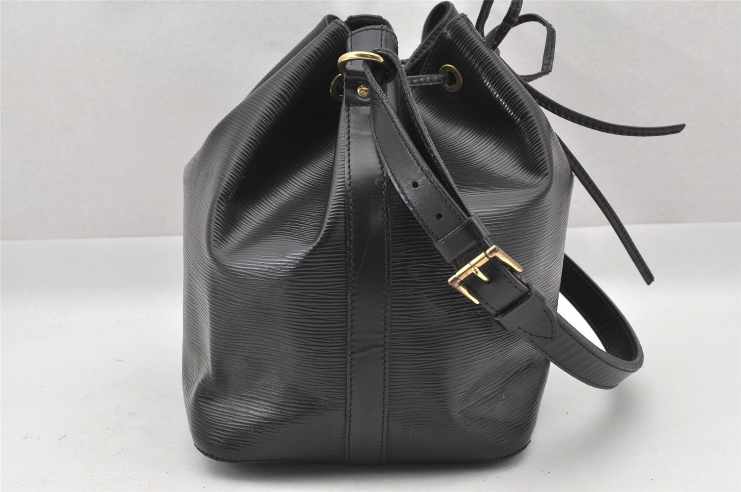 Authentic Louis Vuitton Epi Petit Noe Shoulder Drawstring Bag M59012 Black 8855I