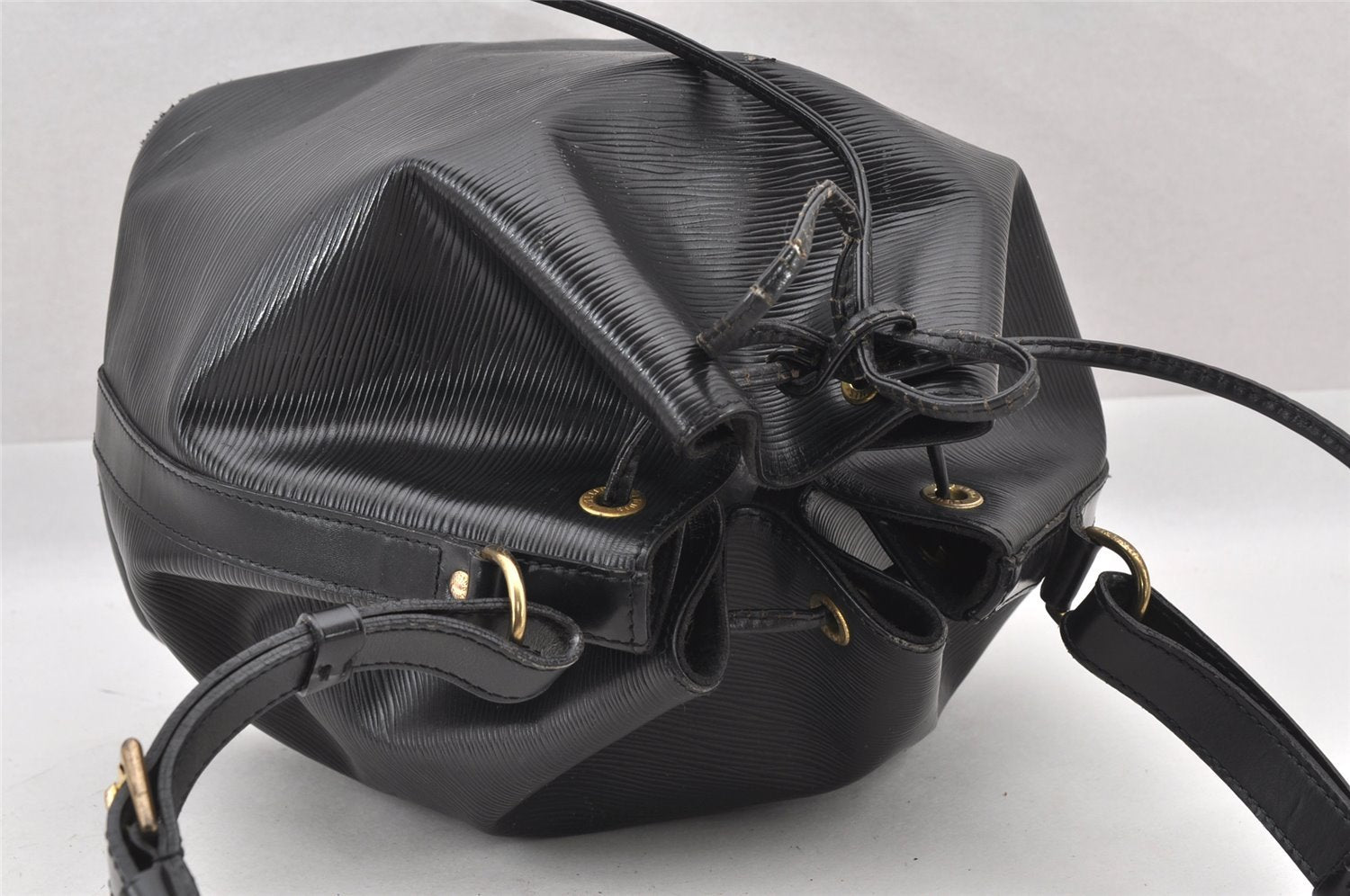 Authentic Louis Vuitton Epi Petit Noe Shoulder Drawstring Bag M59012 Black 8855I