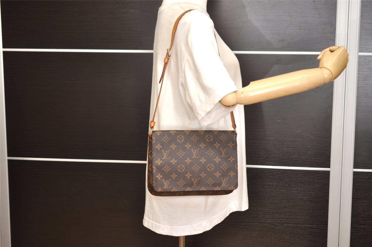 Authentic Louis Vuitton Monogram Musette Tango Shoulder Bag M51257 LV 8862J