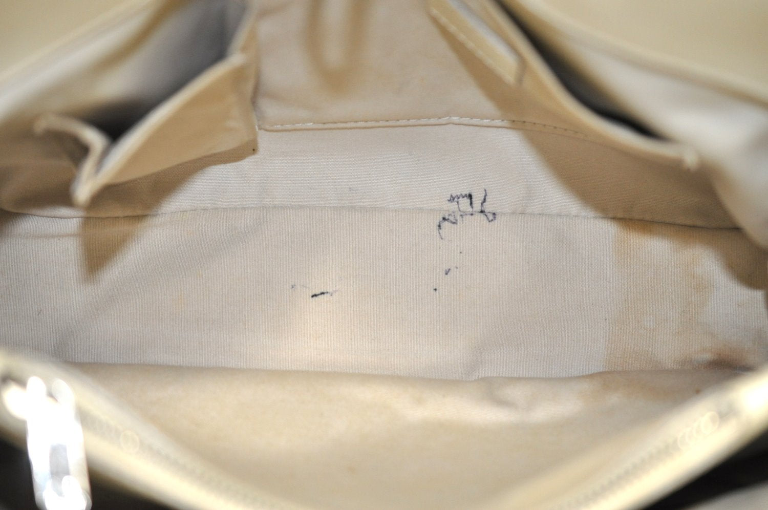 Authentic Louis Vuitton Epi Passy PM Hand Bag Purse White M5926J LV 8873G