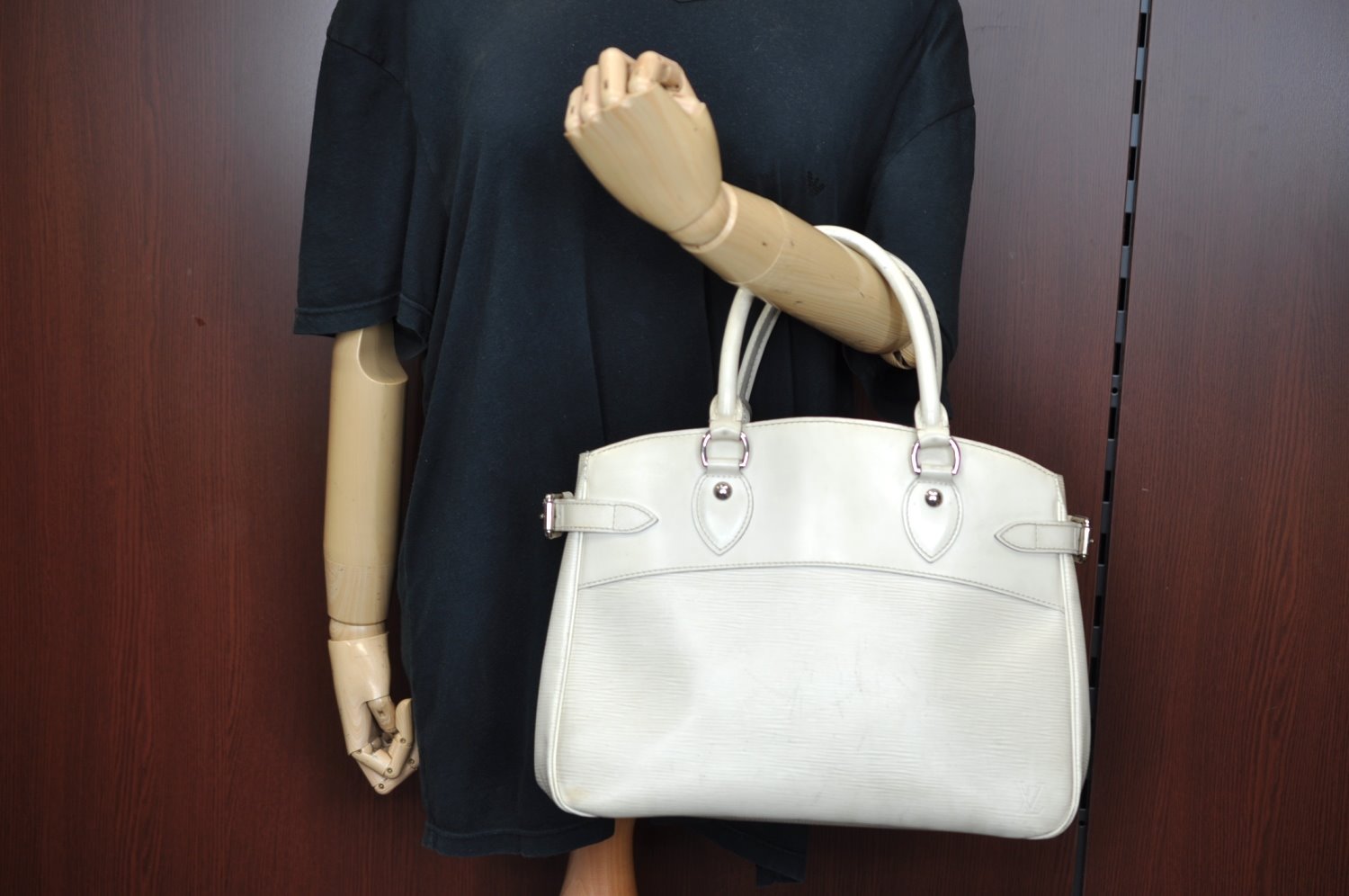 Authentic Louis Vuitton Epi Passy PM Hand Bag Purse White M5926J LV 8873G