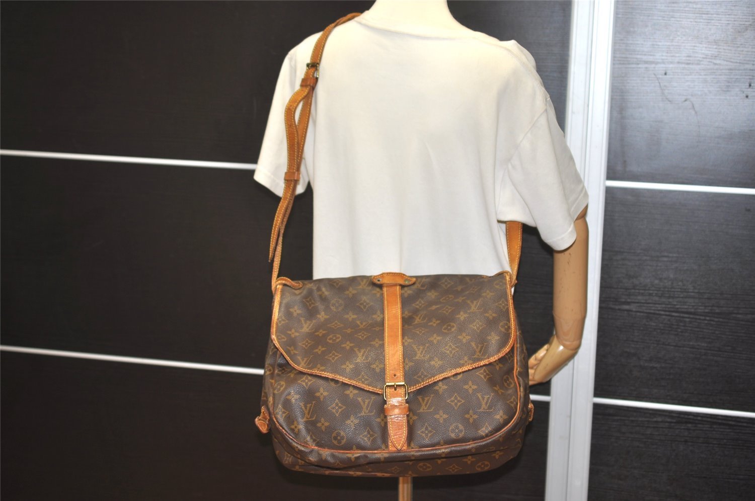 Authentic Louis Vuitton Monogram Saumur 35 Shoulder Cross Bag M42254 LV 8874I