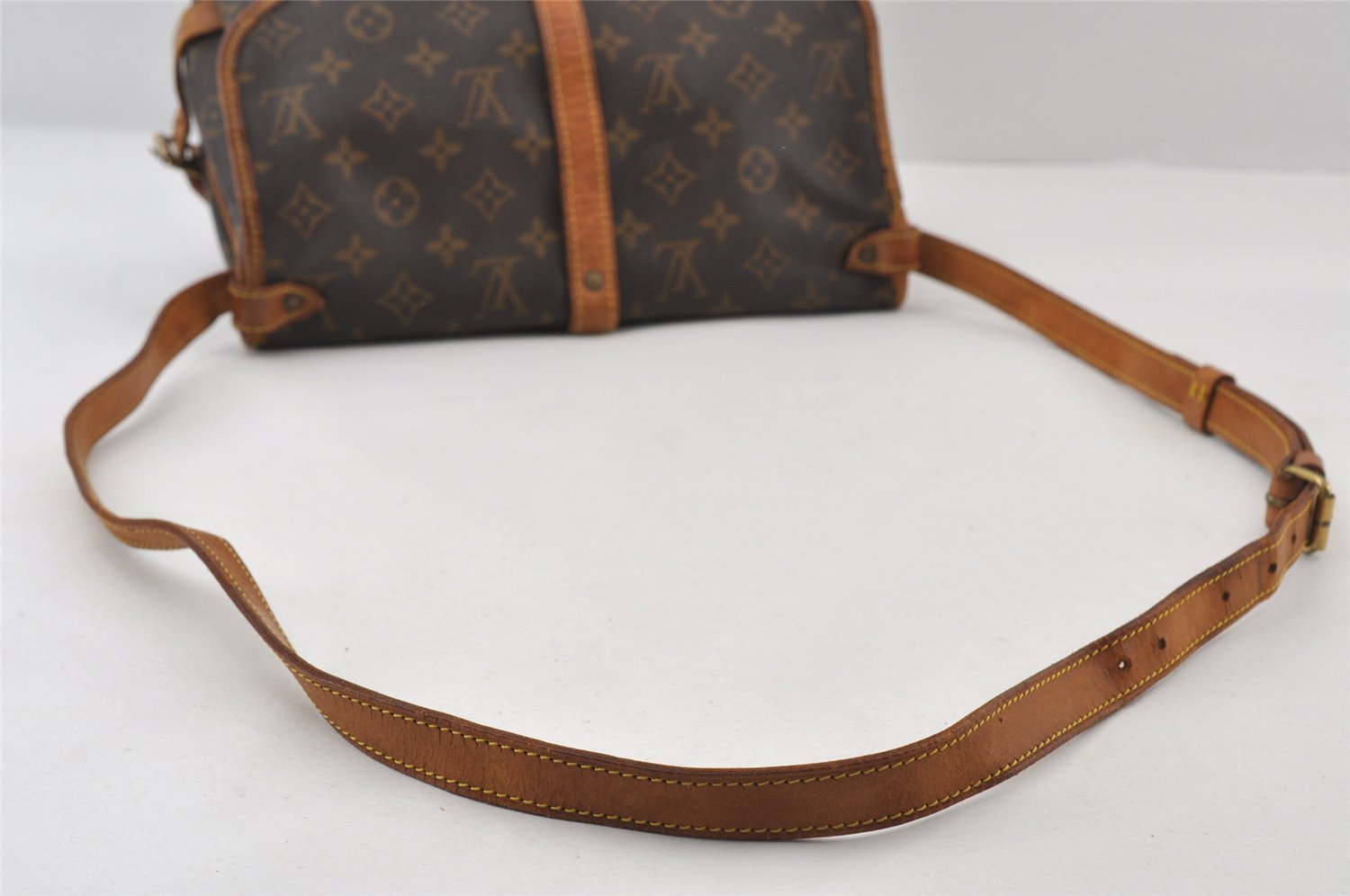 Authentic Louis Vuitton Monogram Saumur 30 Shoulder Cross Bag M42256 LV 8875I