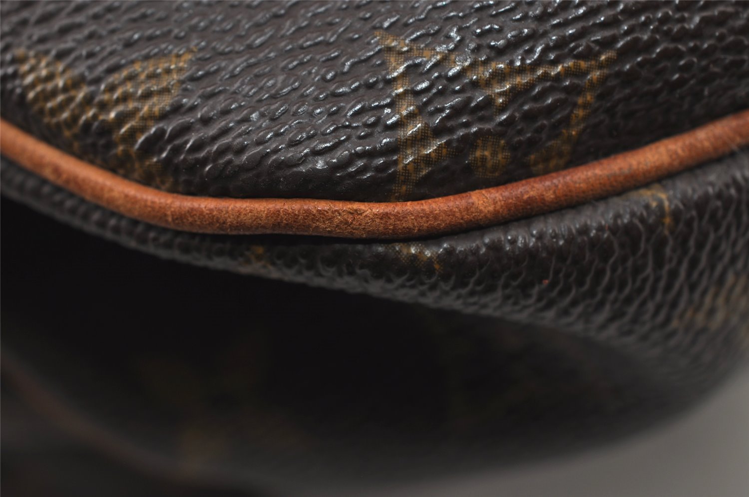 Authentic Louis Vuitton Monogram Saumur 30 Shoulder Cross Bag M42256 LV 8875I