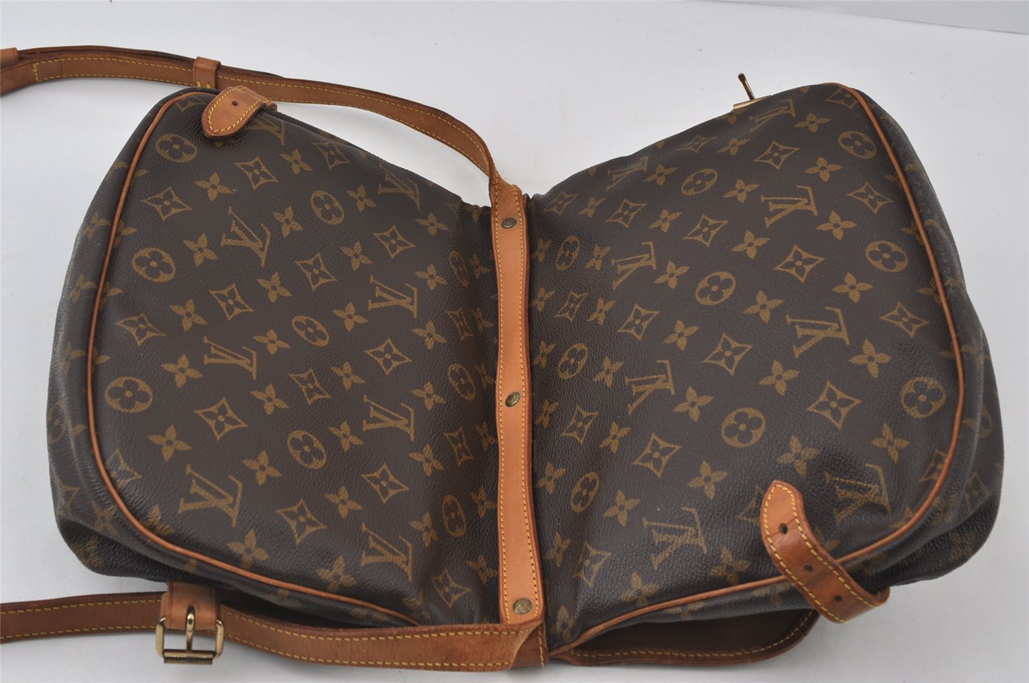 Authentic Louis Vuitton Monogram Saumur 30 Shoulder Cross Bag M42256 LV 8875I