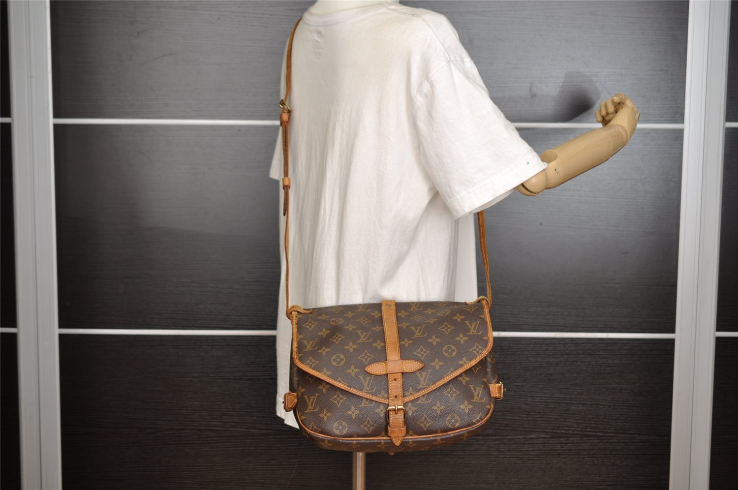 Authentic Louis Vuitton Monogram Saumur 30 Shoulder Cross Bag M42256 LV 8875I