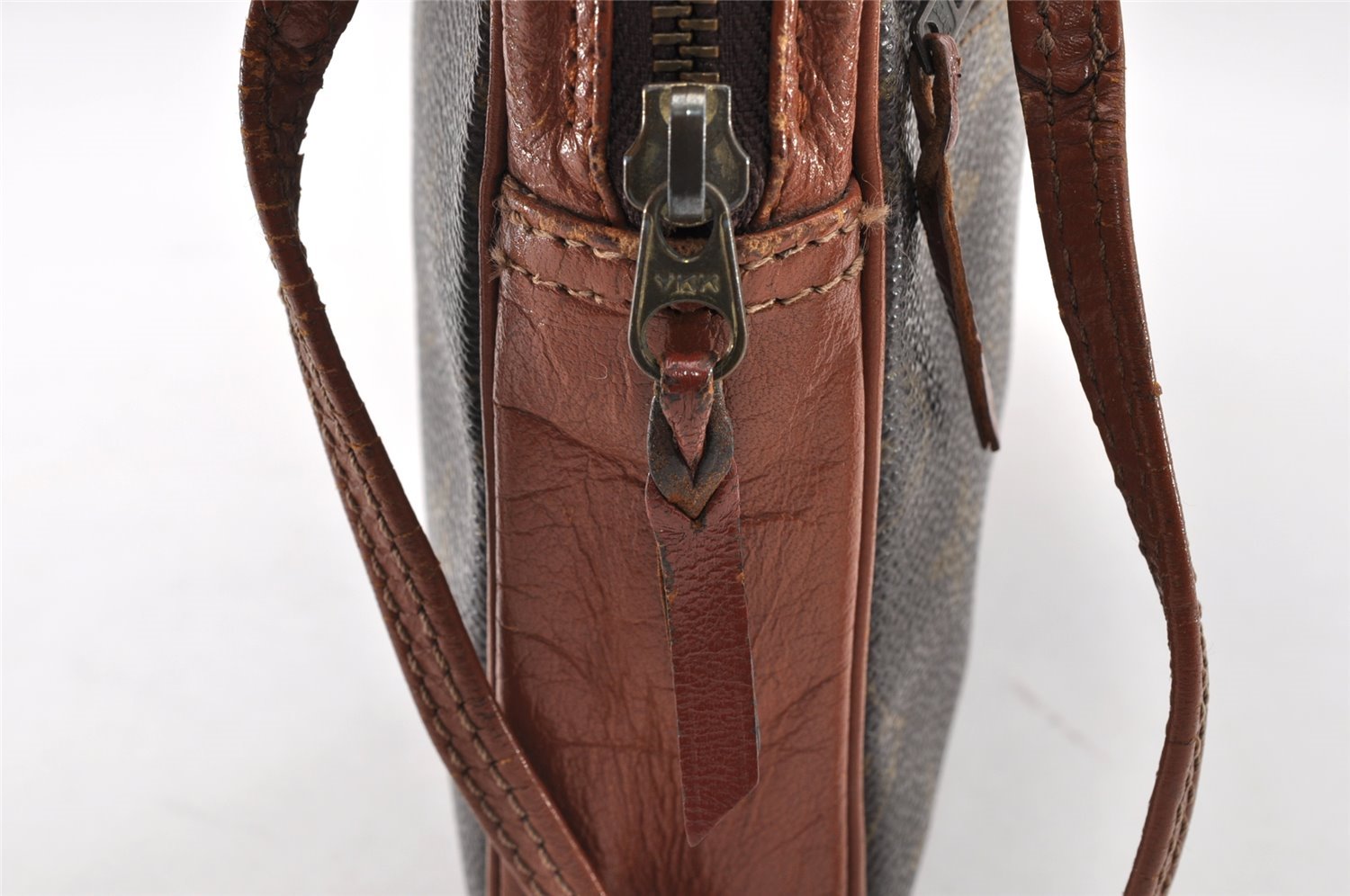 Authentic Louis Vuitton Monogram Pochette Sport Clutch Hand Bag Old Model 8877I