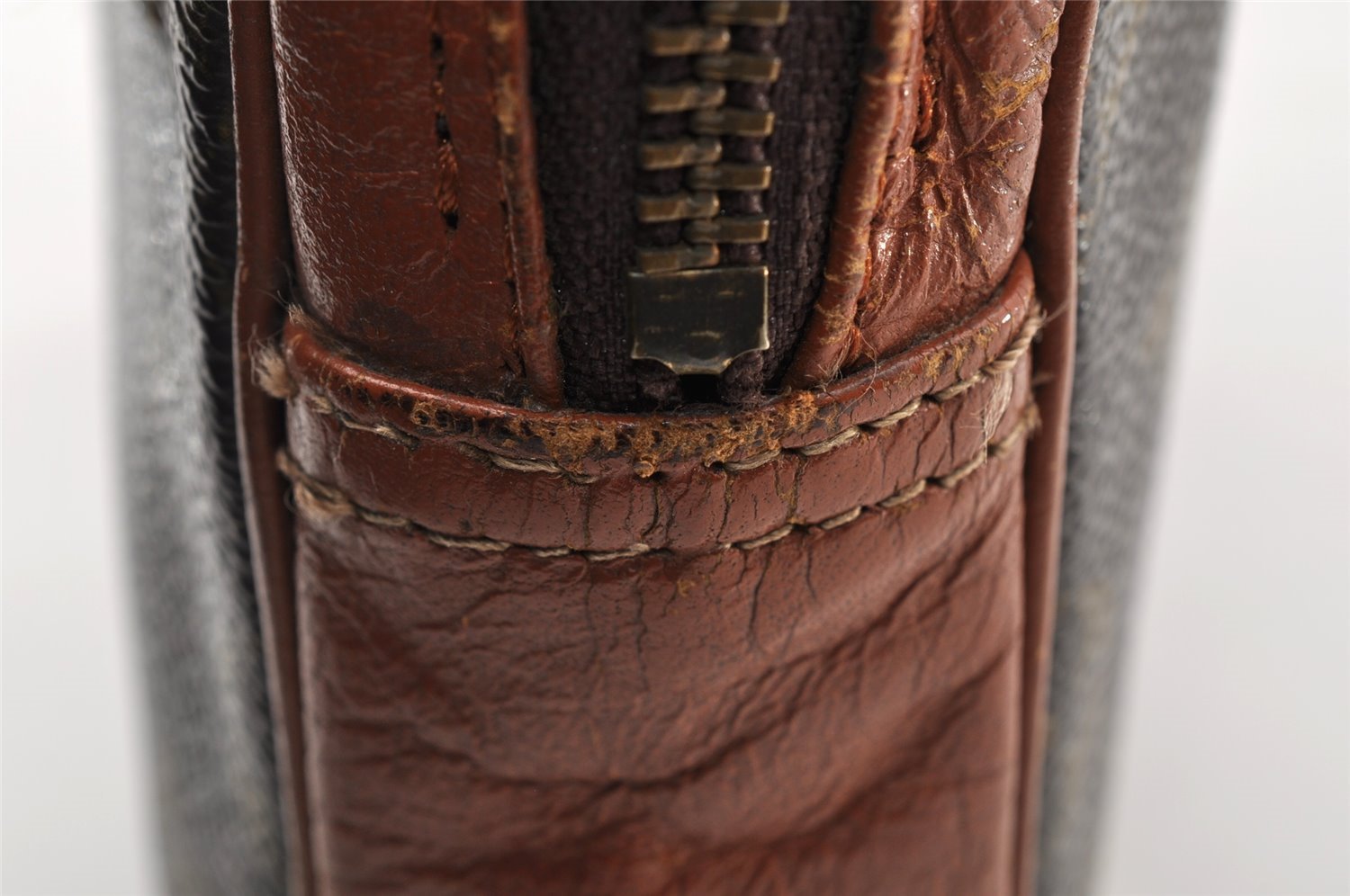 Authentic Louis Vuitton Monogram Pochette Sport Clutch Hand Bag Old Model 8877I