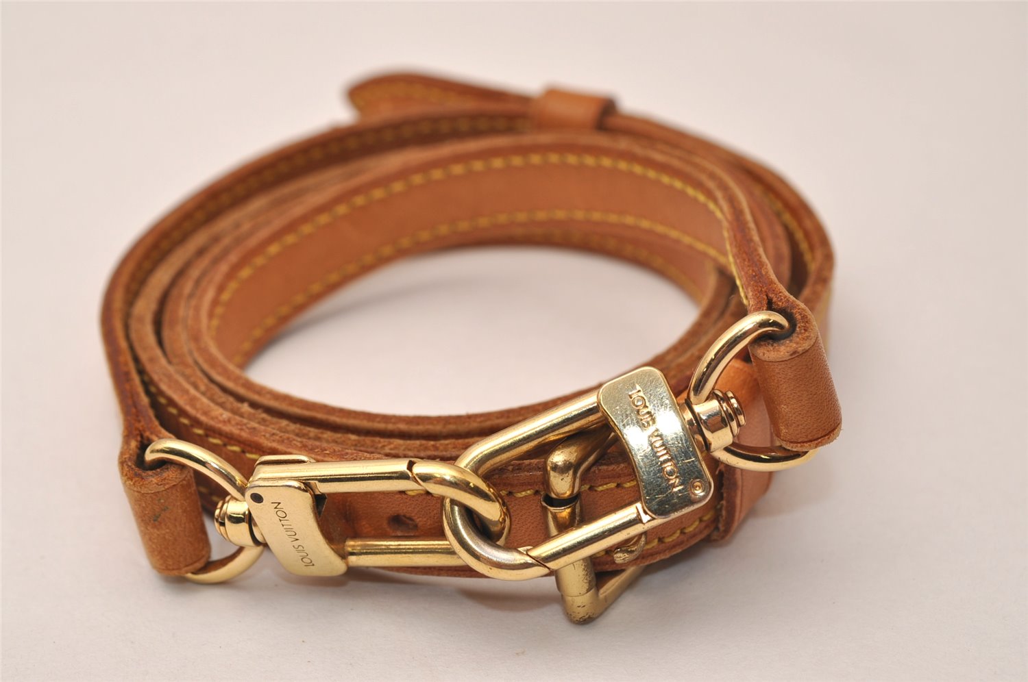 Authentic Louis Vuitton Leather Shoulder Strap Beige 40.6-47.6