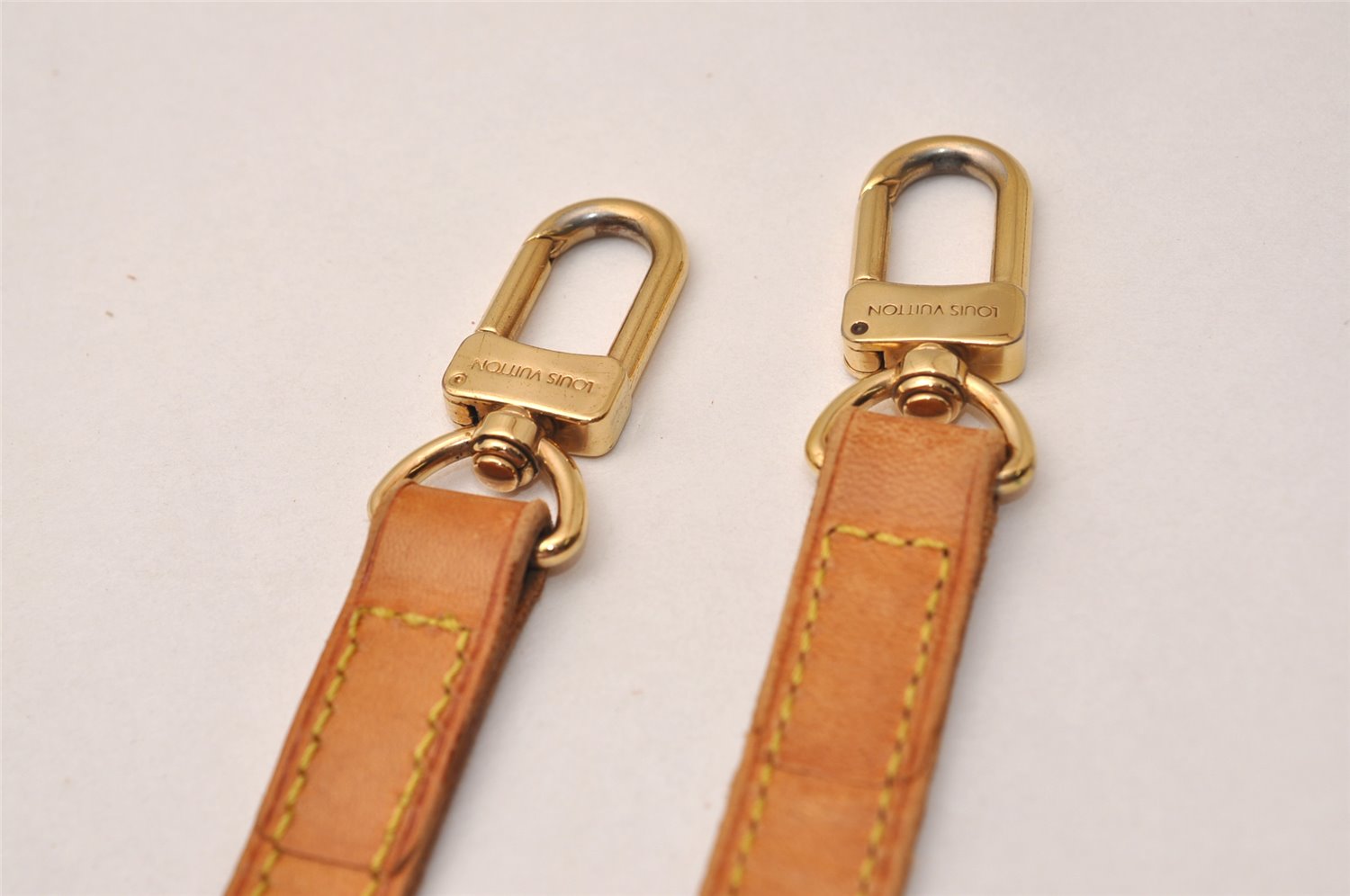 Authentic Louis Vuitton Leather Shoulder Strap Beige 40.6-47.6
