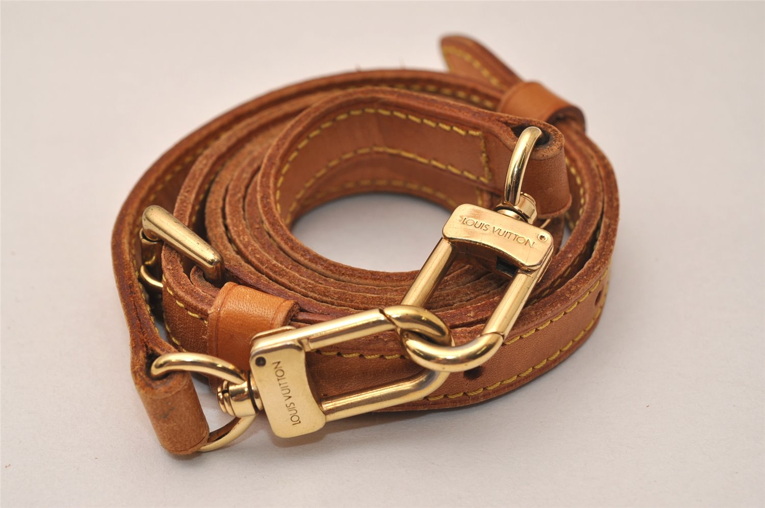 Authentic Louis Vuitton Leather Shoulder Strap Beige 40.6-47.6