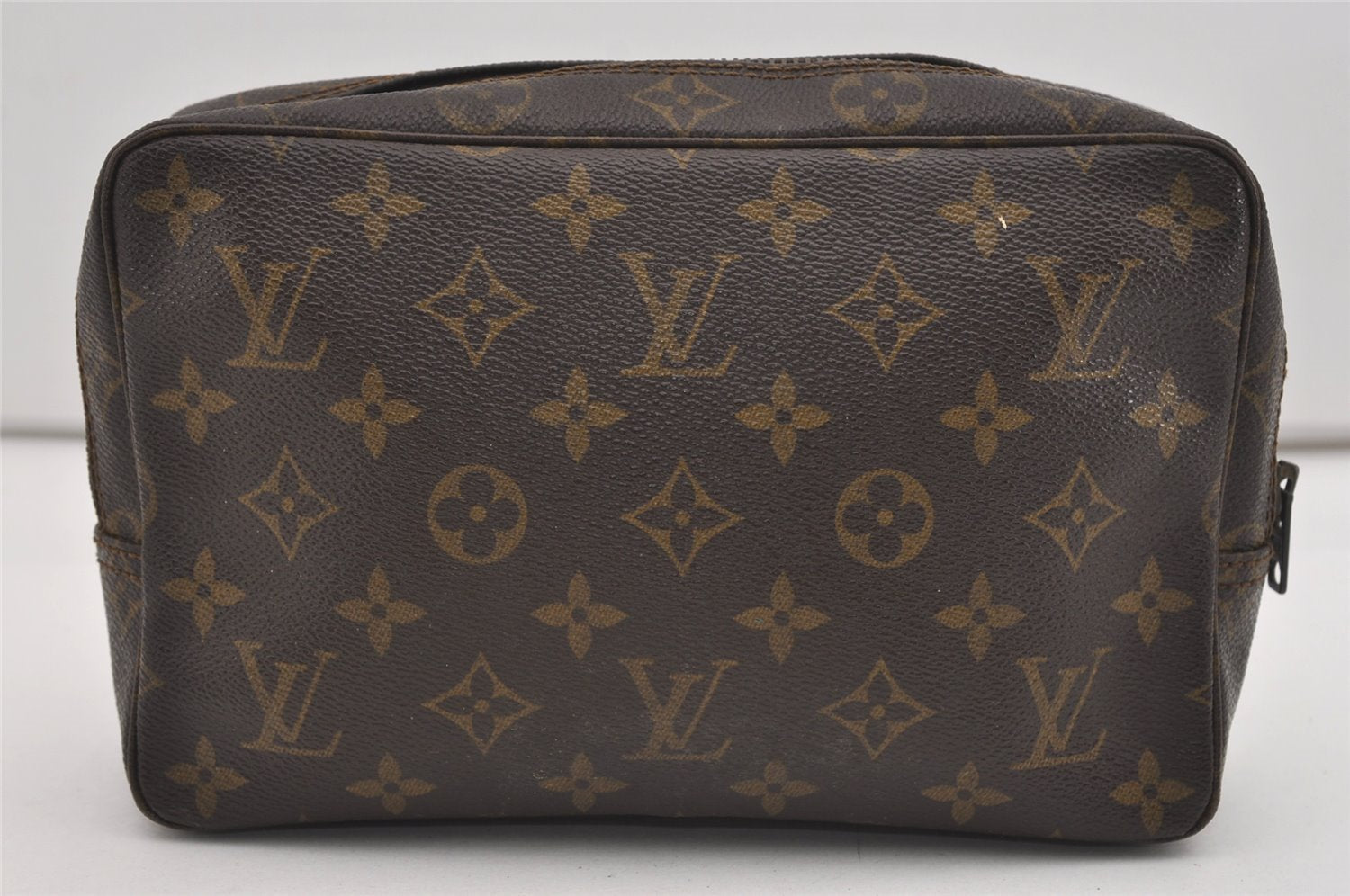 Auth Louis Vuitton Monogram Trousse Toilette 23 Clutch Hand Bag Old Model 8880I