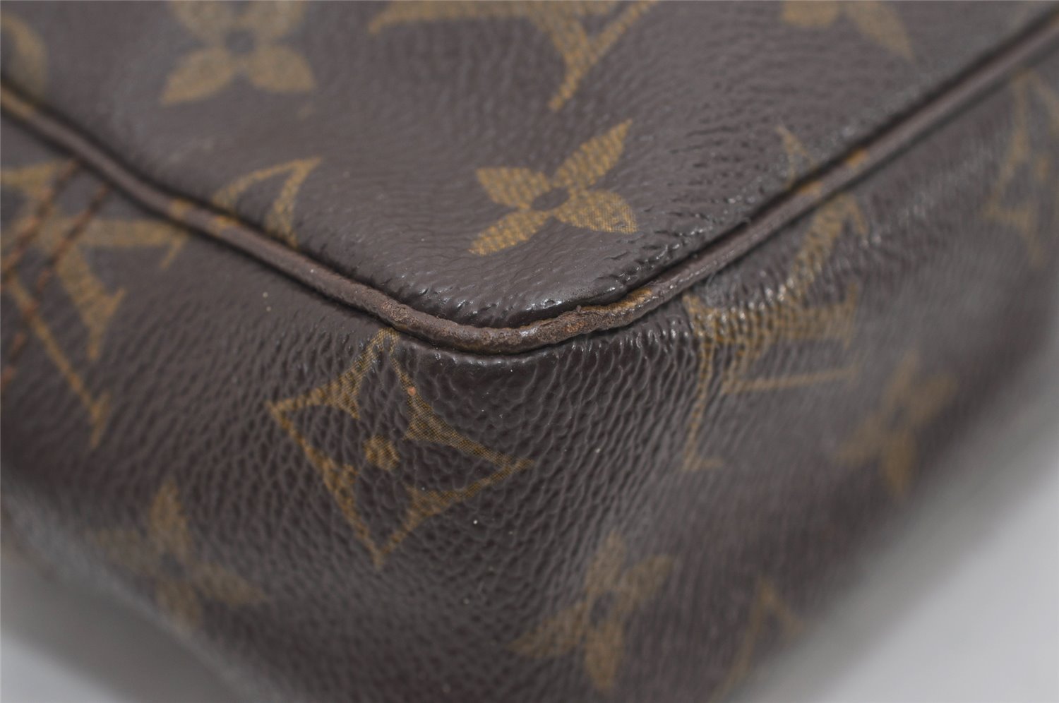 Auth Louis Vuitton Monogram Trousse Toilette 23 Clutch Hand Bag Old Model 8880I