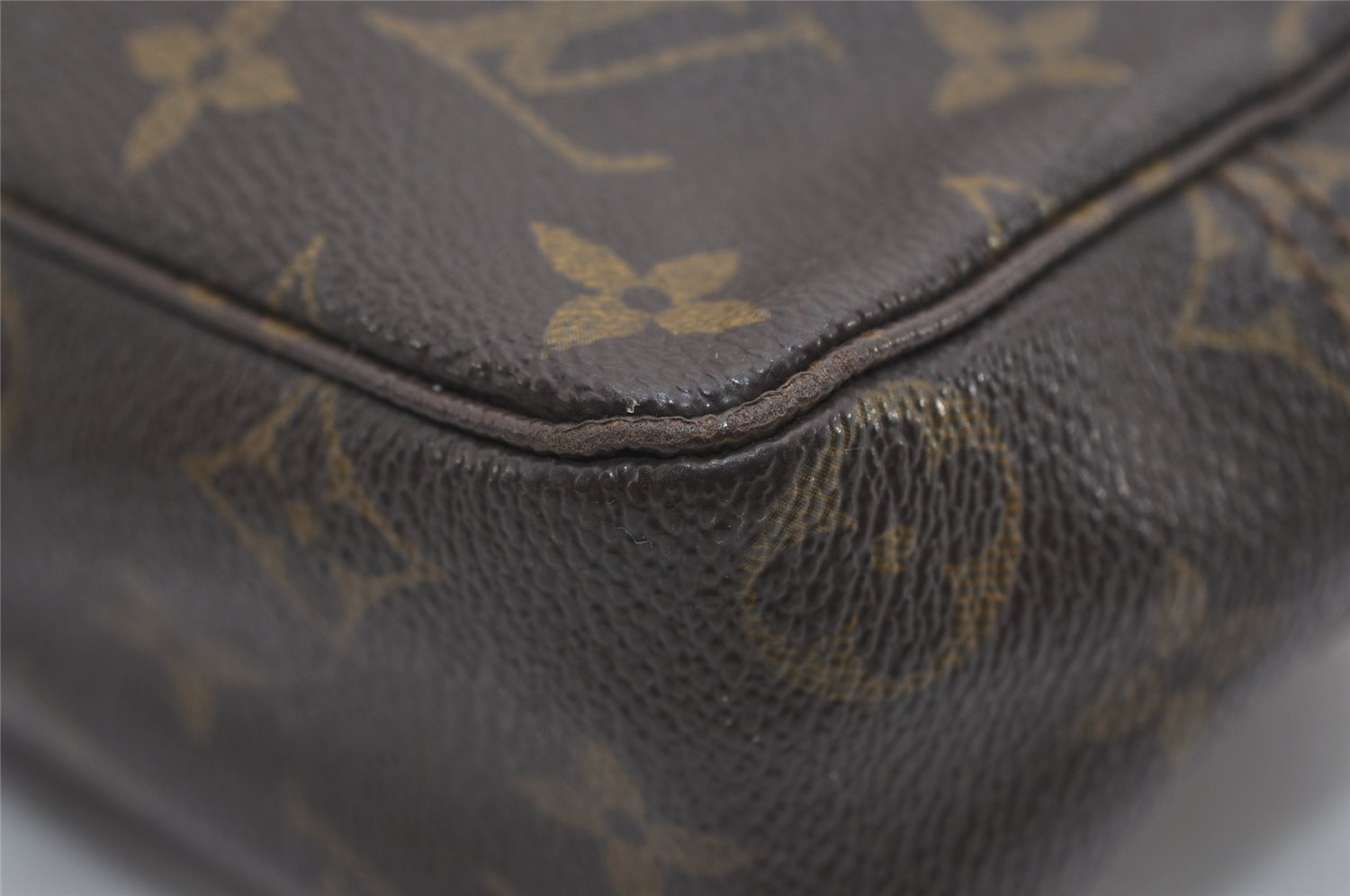 Auth Louis Vuitton Monogram Trousse Toilette 23 Clutch Hand Bag Old Model 8880I