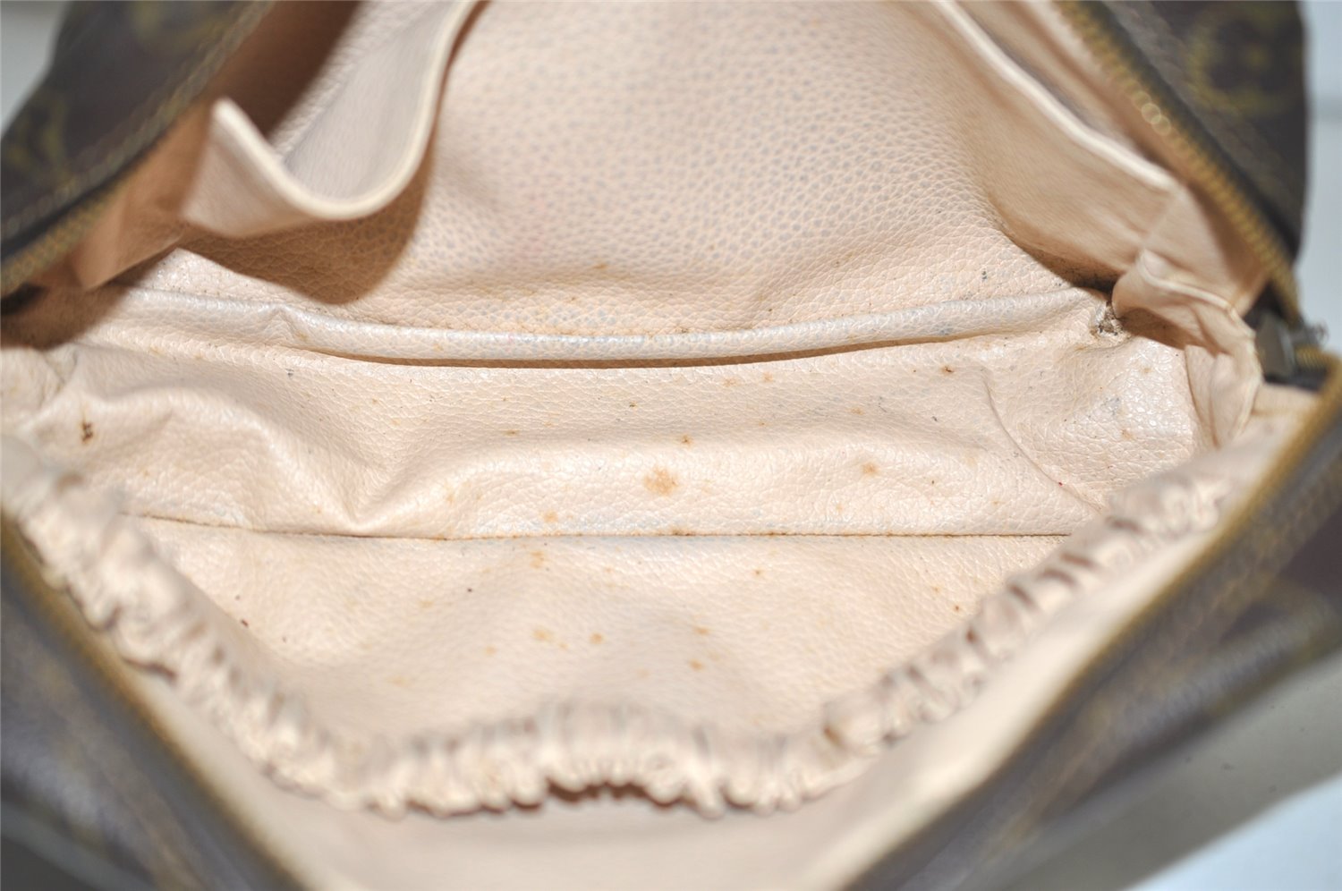 Auth Louis Vuitton Monogram Trousse Toilette 23 Clutch Hand Bag Old Model 8880I