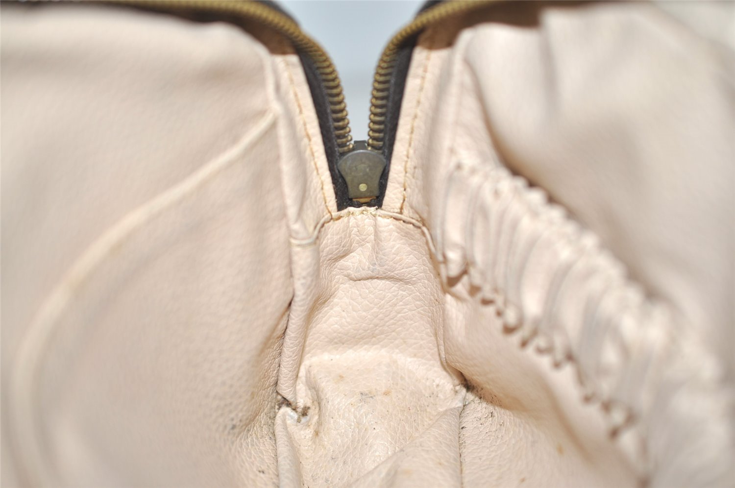 Auth Louis Vuitton Monogram Trousse Toilette 23 Clutch Hand Bag Old Model 8880I