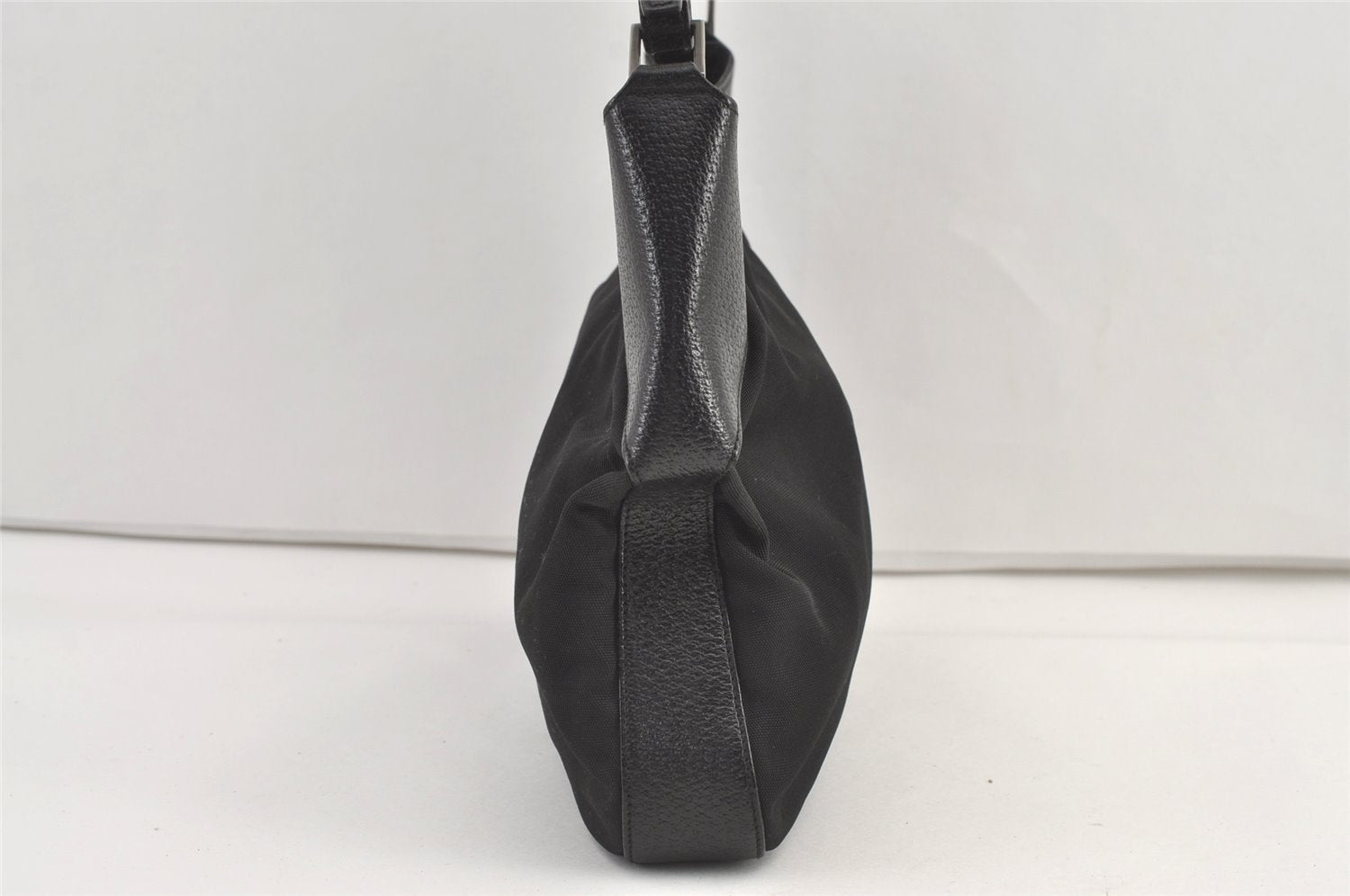 Authentic GUCCI Vintage Shoulder Bag Purse Nylon Leather 0013305 Black 8882J