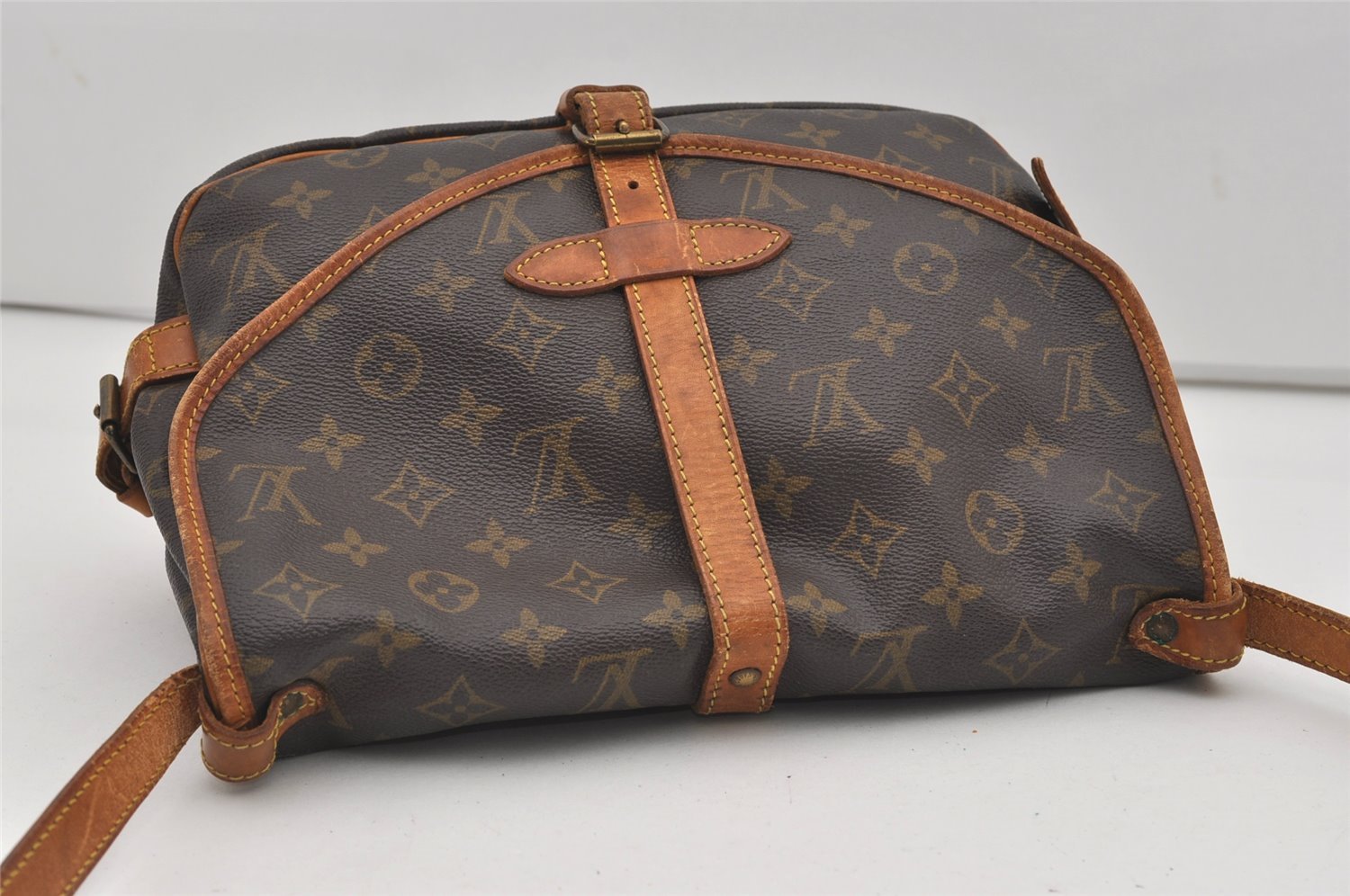 Authentic Louis Vuitton Monogram Saumur 30 Shoulder Cross Bag M42256 LV 8884I