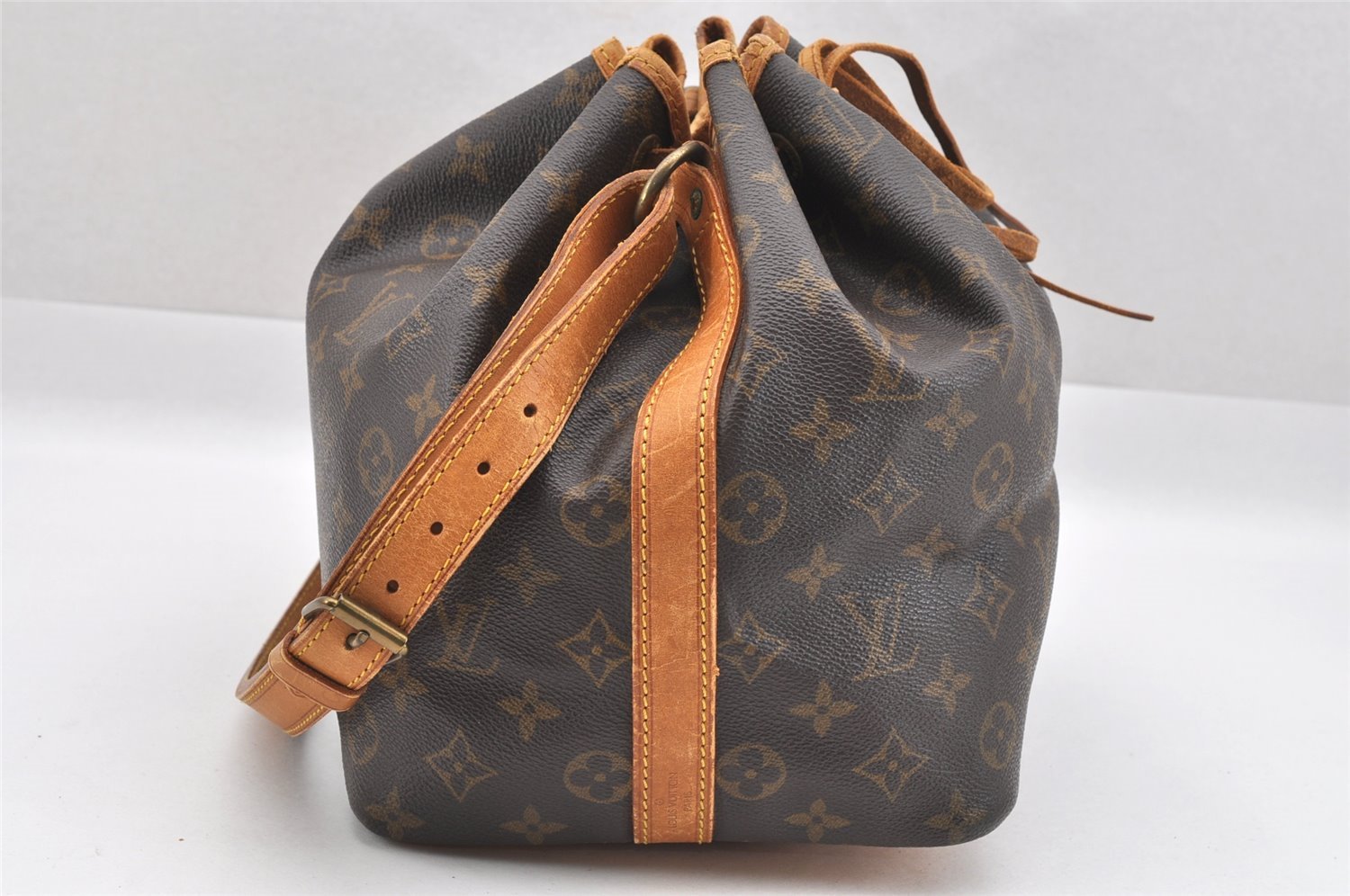 Authentic Louis Vuitton Monogram Petit Noe M42226 Shoulder Drawstring Bag 8885I